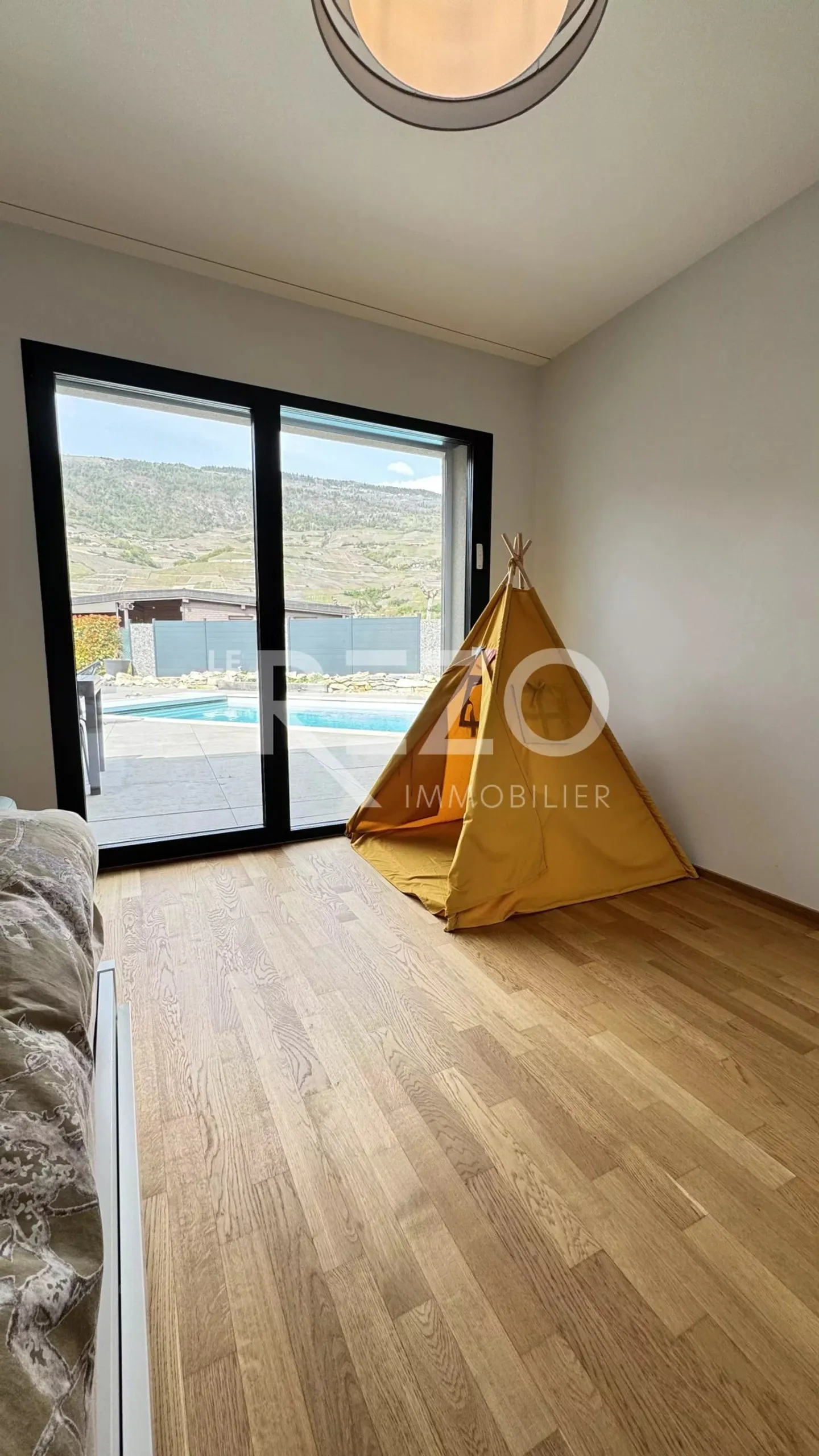 Modern 5.5-room villa with pool in Granges - Photo 9 of 13