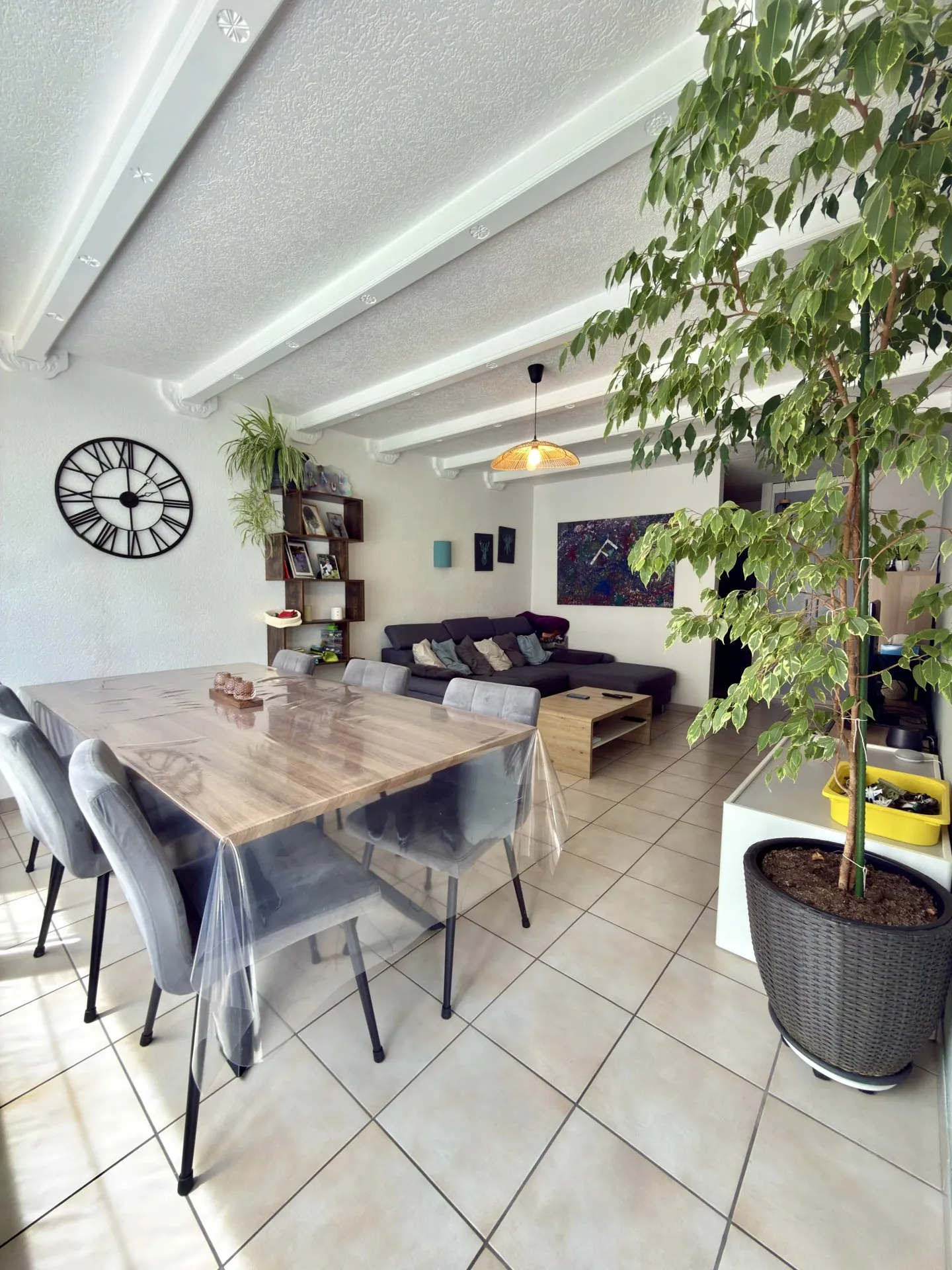 Helle 4,5-Zimmer-Wohnung mit großem nach Süden ausgerichteten Balkon - Grône. - Foto 5 von 13