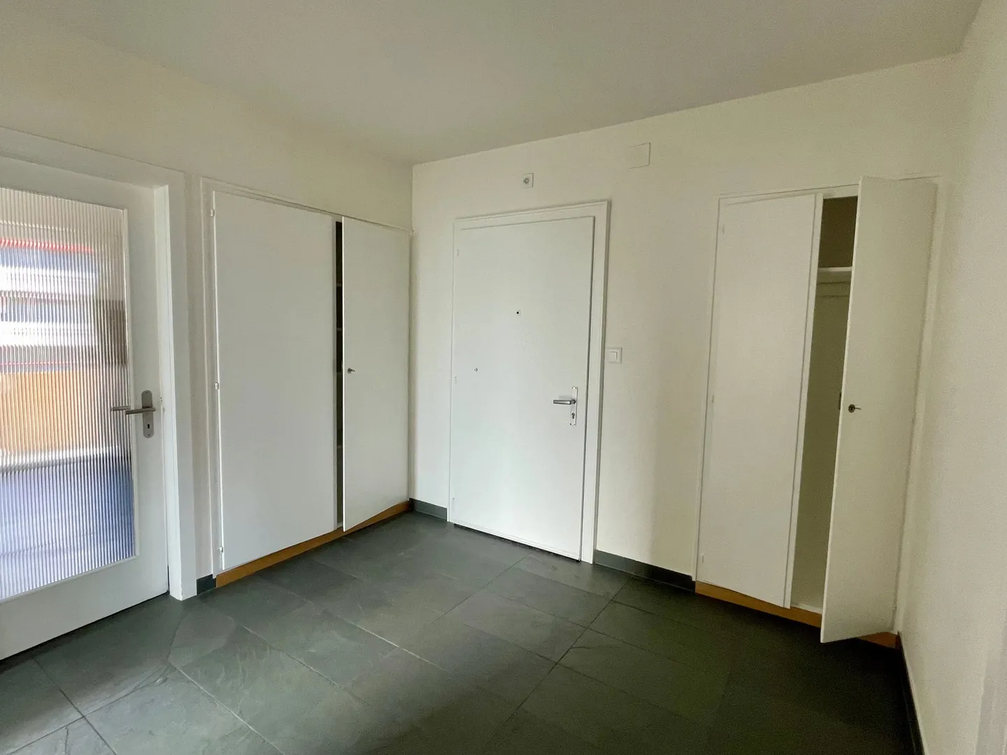 3.5 Room Apartment in a Quiet Location with Balcony - Photo 2 of 7