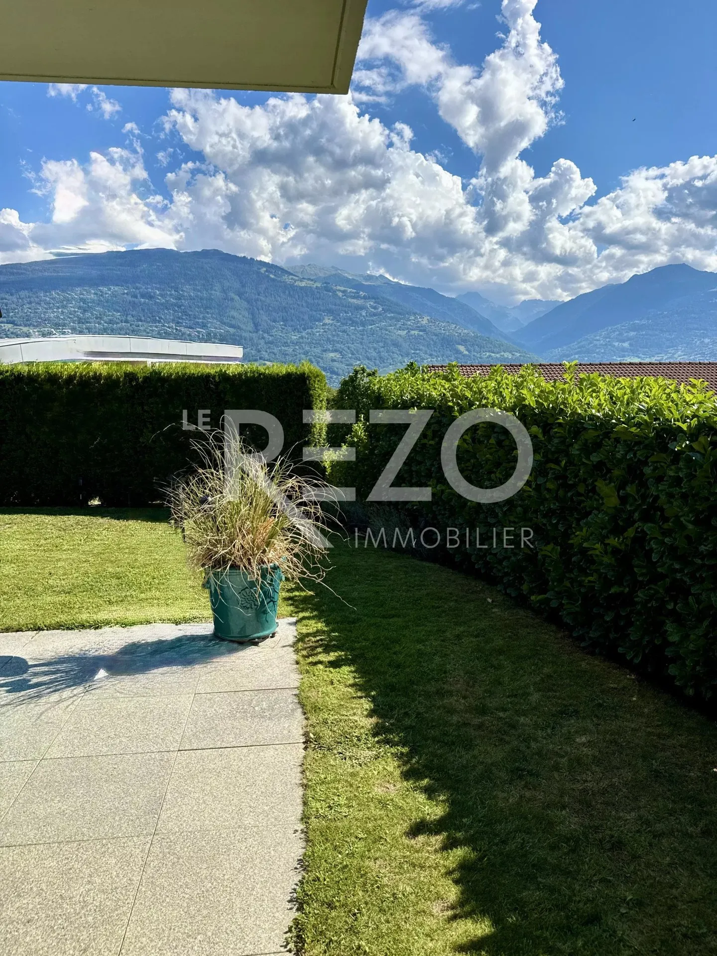 Superb 3.5-room apartment with large terrace, garden and panoramic view. SAVIÈSE, VS - Photo 8 of 13
