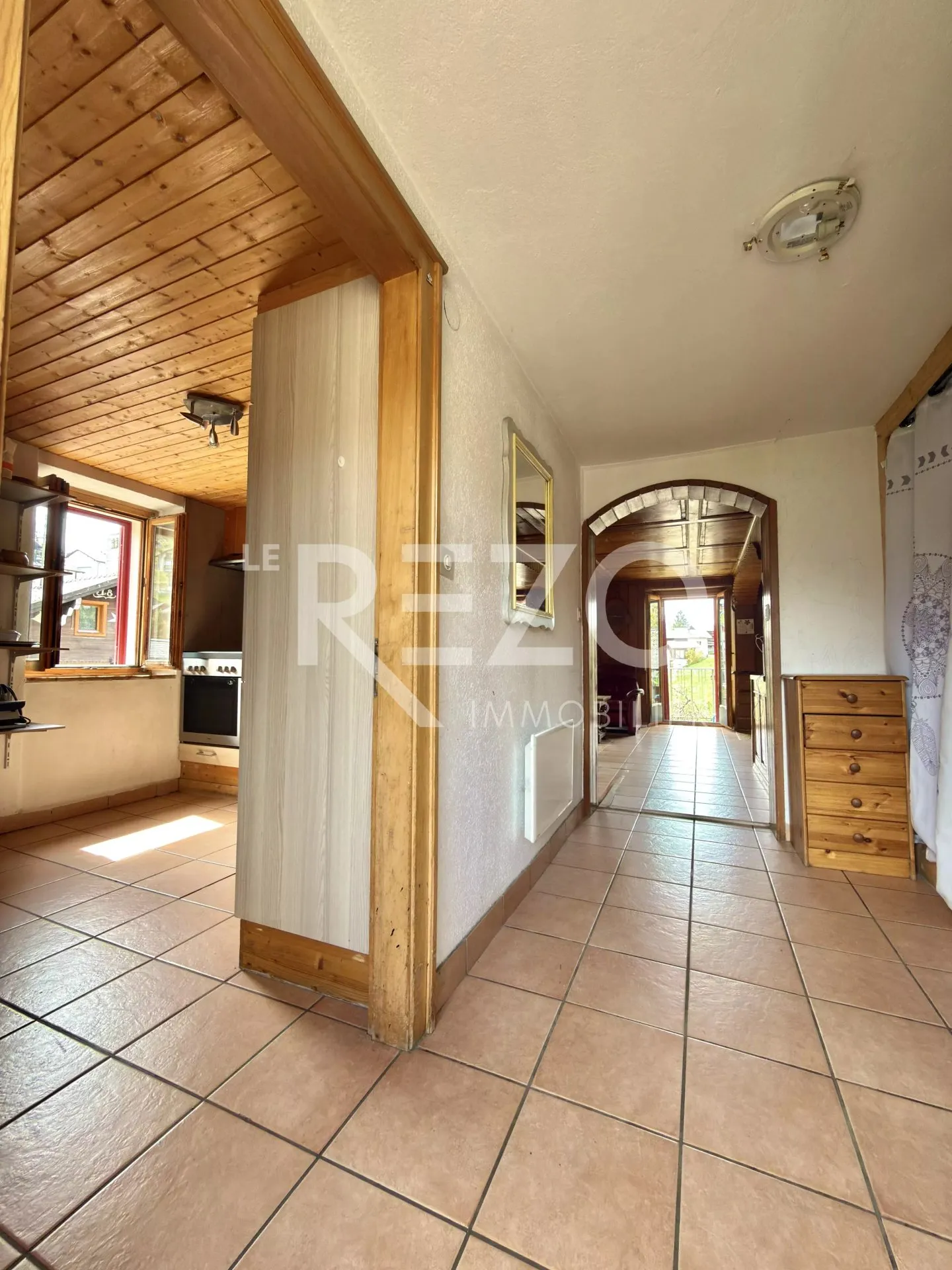 Attique 4.5 pièces avec garage et jardin, idéalement situé au coeur de Nax, Mont Noble. - Photo 4 of 13