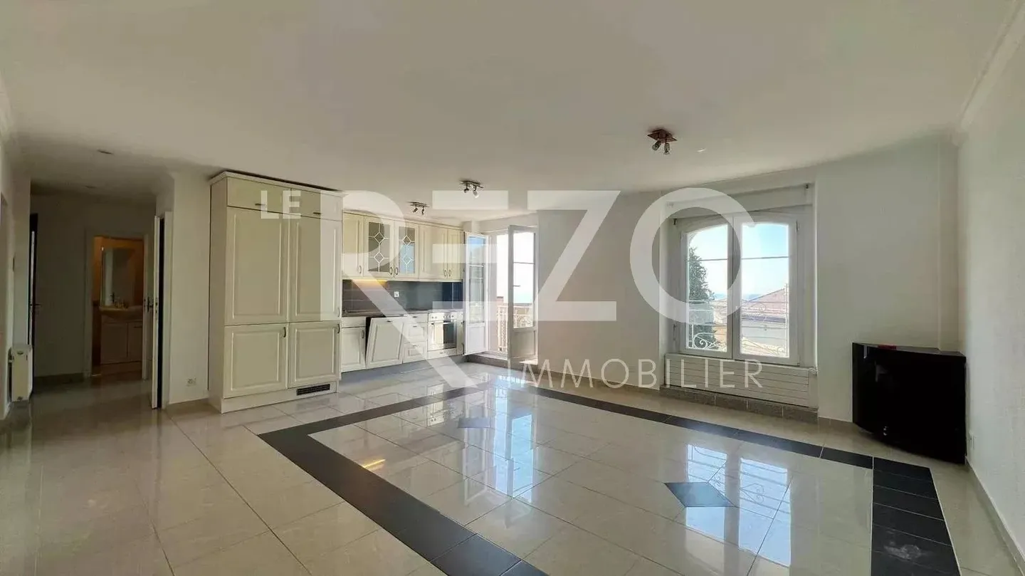 Just steps from Chillon Castle – Superb 4.5 rooms with lake view - Photo 4 of 7