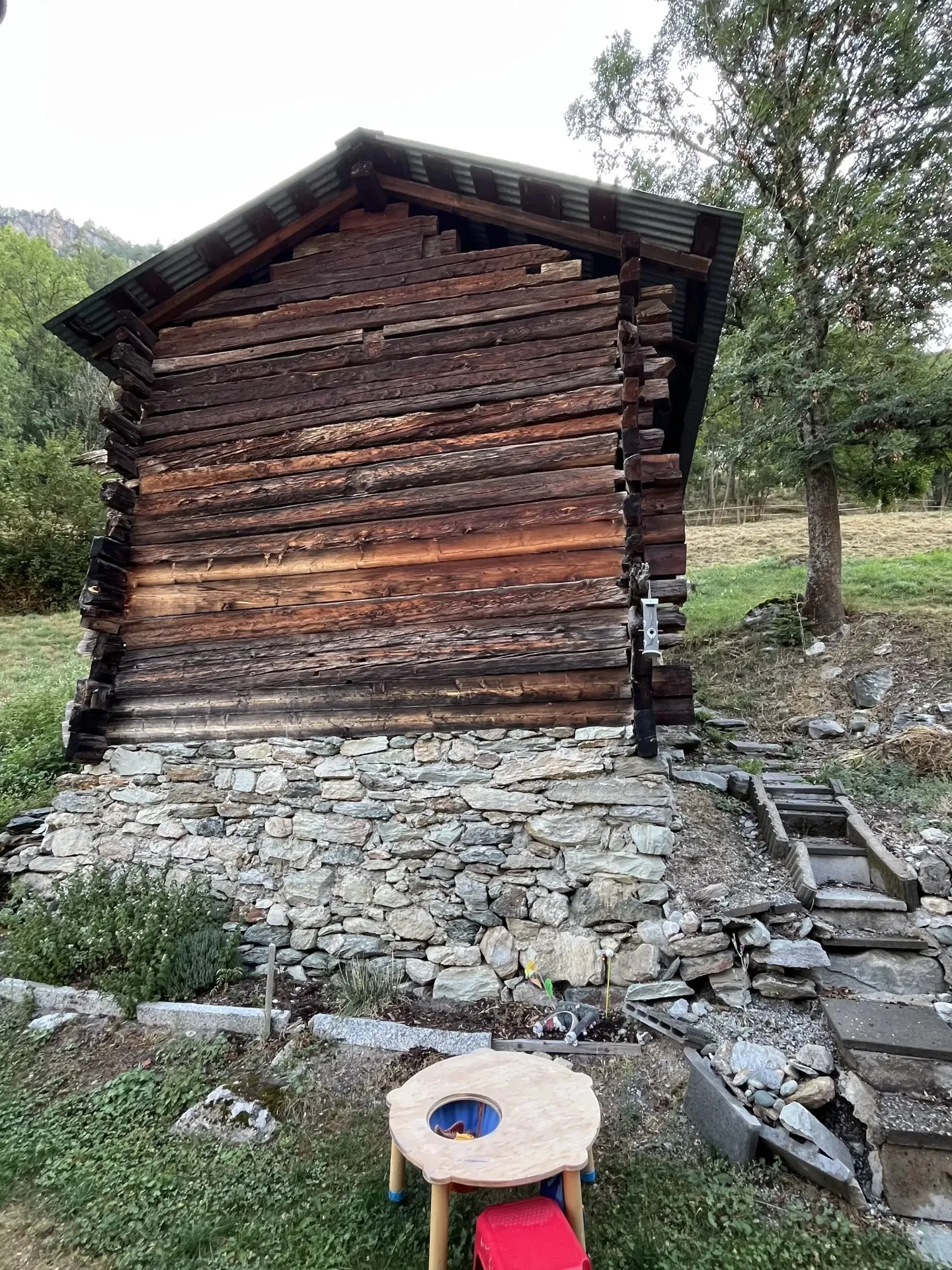 Mazot / kleines Chalet zum Renovieren im Herzen des Val d'Anniviers - Foto 2 von 3