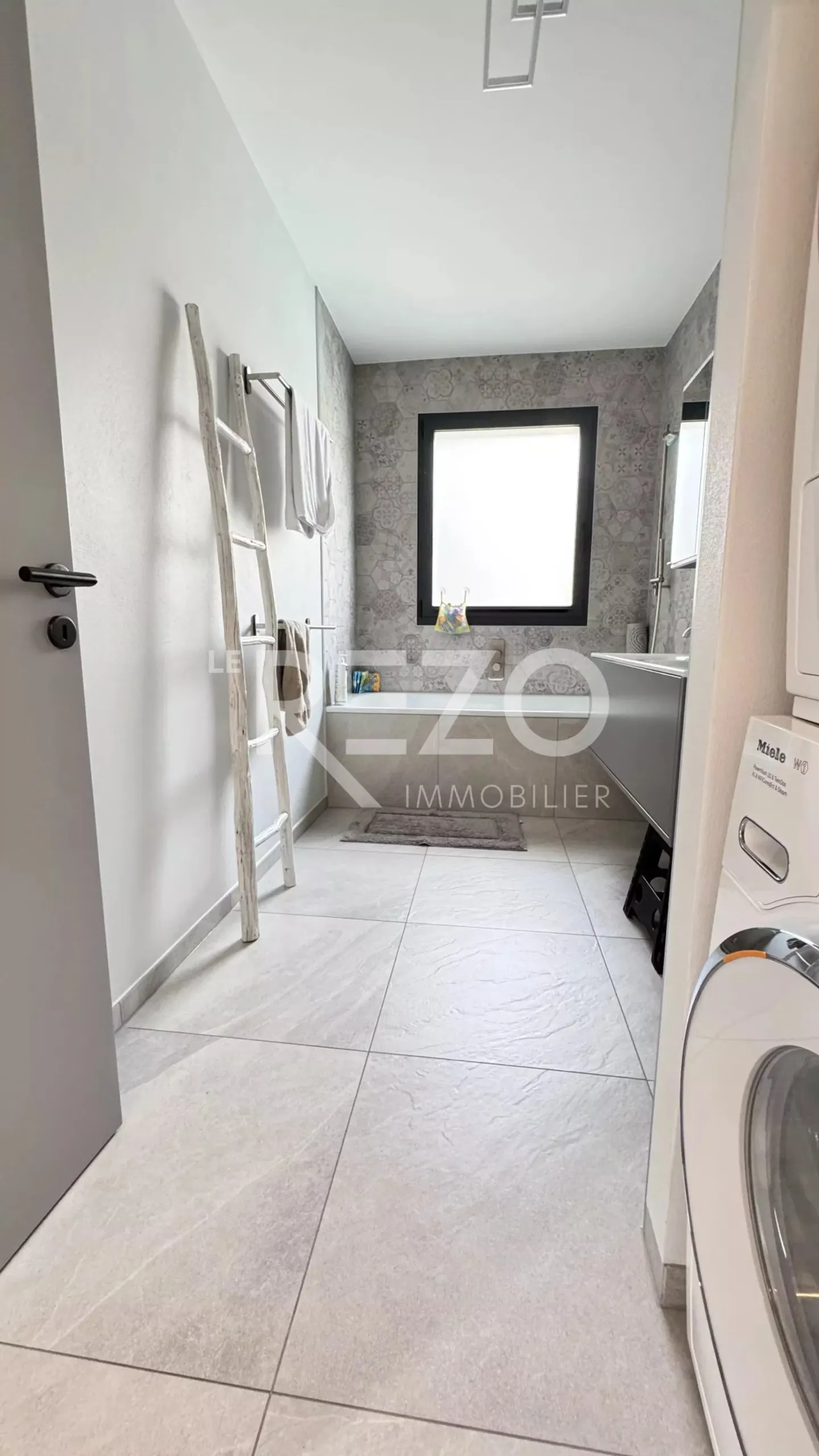 Modern 5.5-room villa with pool in Granges - Photo 4 of 13