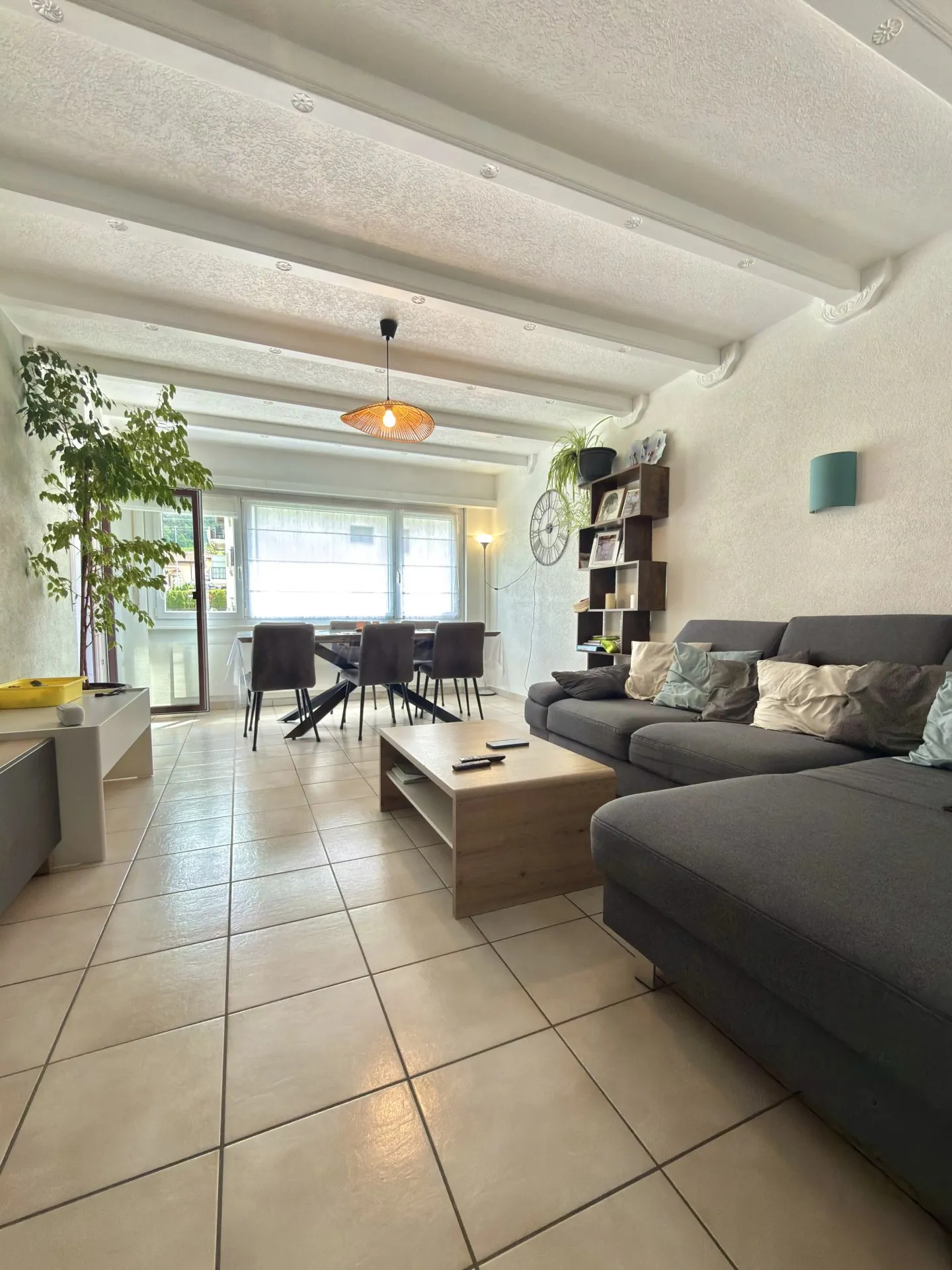 Helle 4,5-Zimmer-Wohnung mit großem nach Süden ausgerichteten Balkon - Grône. - Foto 3 von 13