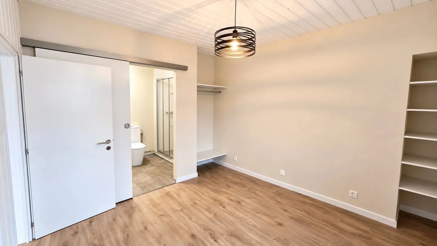 INVESTORS: A FULLY RENTED BUILDING, IMMEDIATE RETURN AND STRONG APPRECIATION POTENTIAL! - Photo 7 of 13
