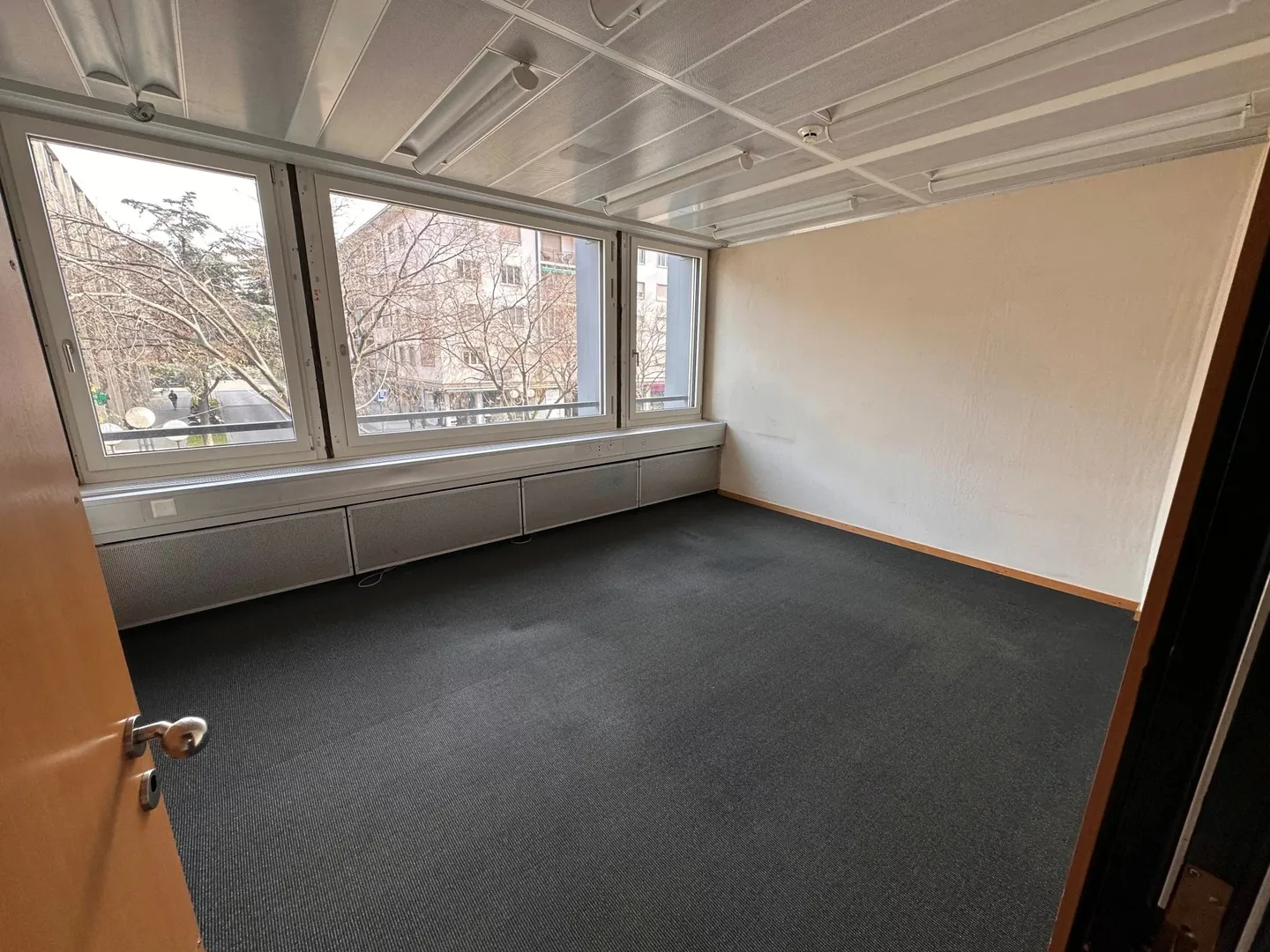 Grand bureau à louer idéalement situé au centre-ville de Sion - Photo 7 sur 10