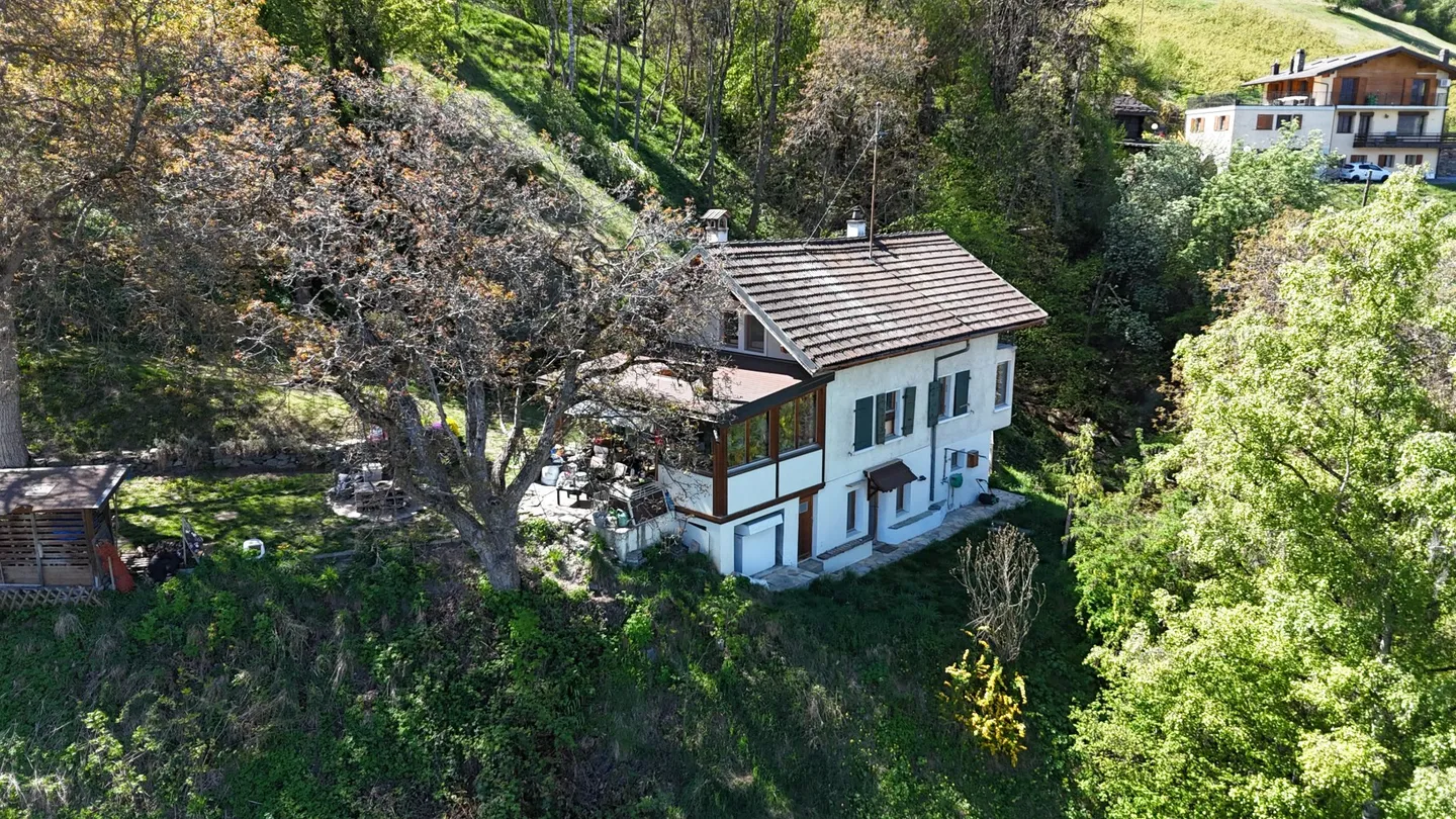 Haus und hervorragende Grundstücke - Foto 1 von 2