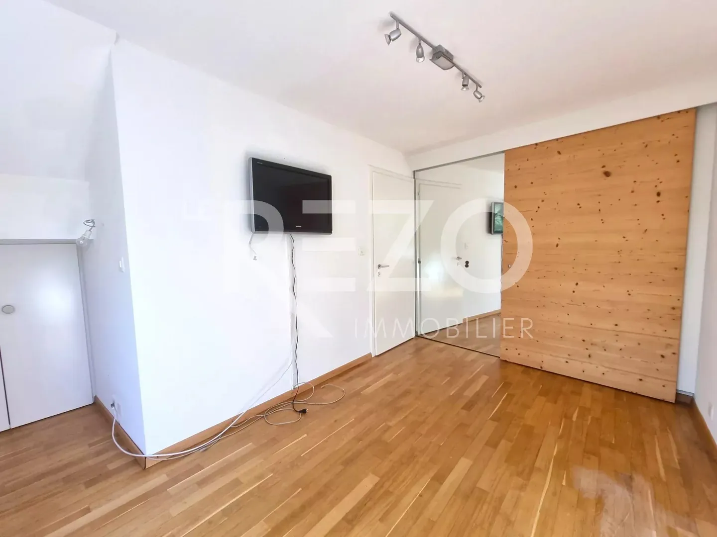 Villa progettata da un architetto con piscina e sauna - Fully - Foto 13 di 13