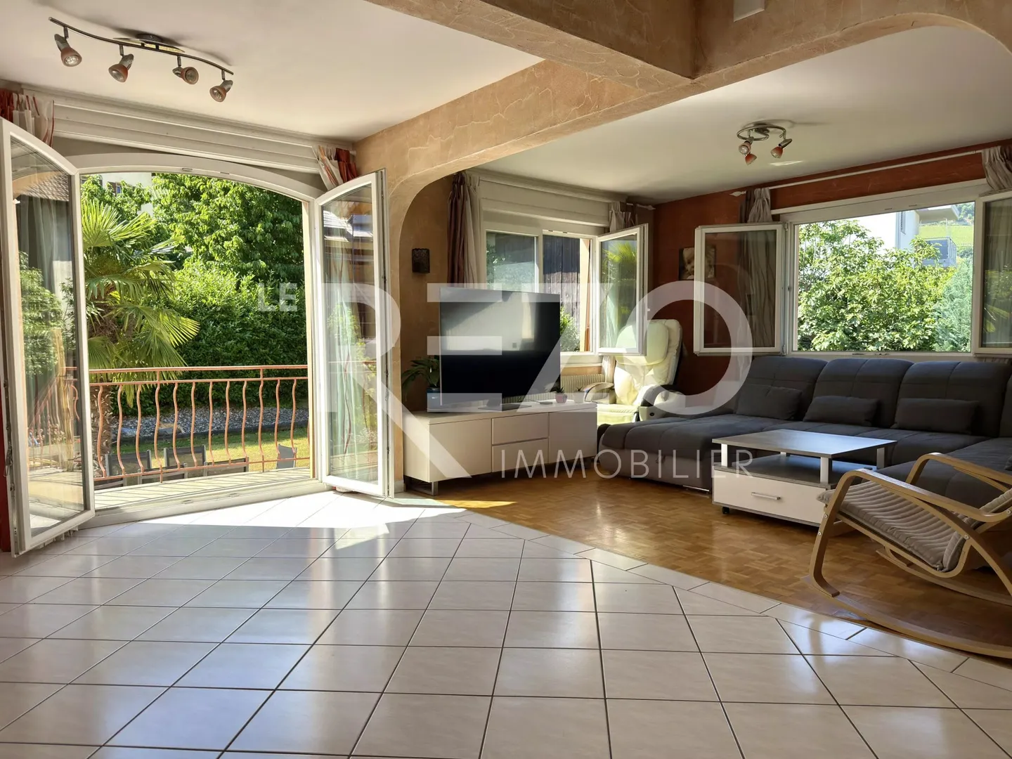 Bequemes Familienhaus auf großem Grundstück von 780m2. Réchy. - Foto 3 von 13