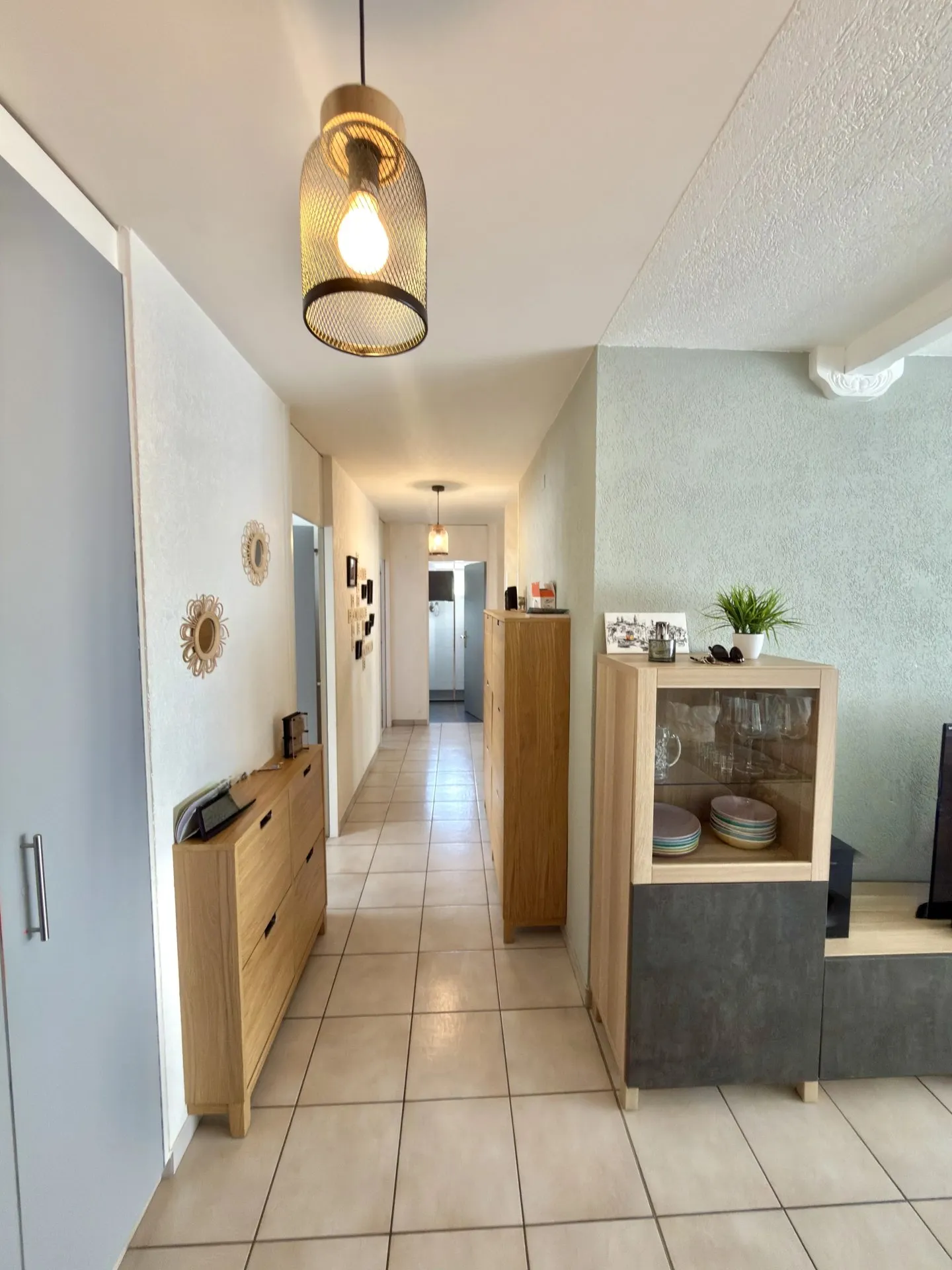 Helle 4,5-Zimmer-Wohnung mit großem nach Süden ausgerichteten Balkon - Grône. - Foto 6 von 13