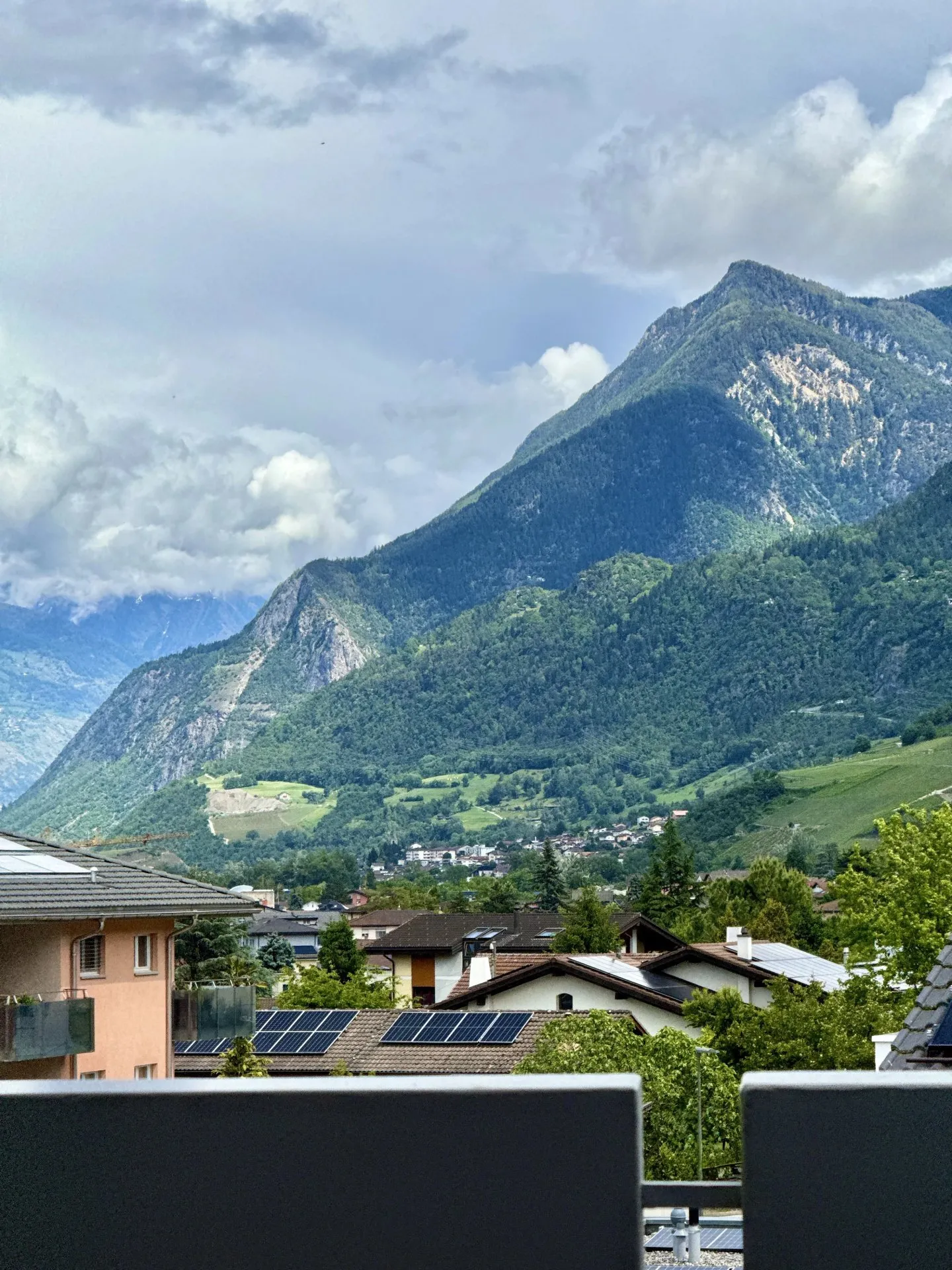 Helle 4,5-Zimmer-Wohnung mit großem nach Süden ausgerichteten Balkon - Grône. - Foto 12 von 13