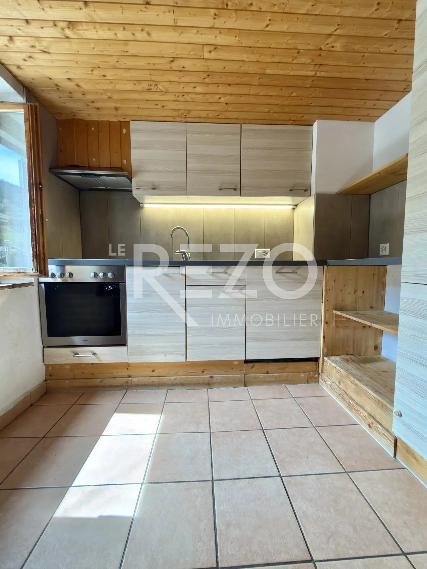 Attique 4.5 pièces avec garage et jardin, idéalement situé au coeur de Nax, Mont Noble. - Photo 5 of 13