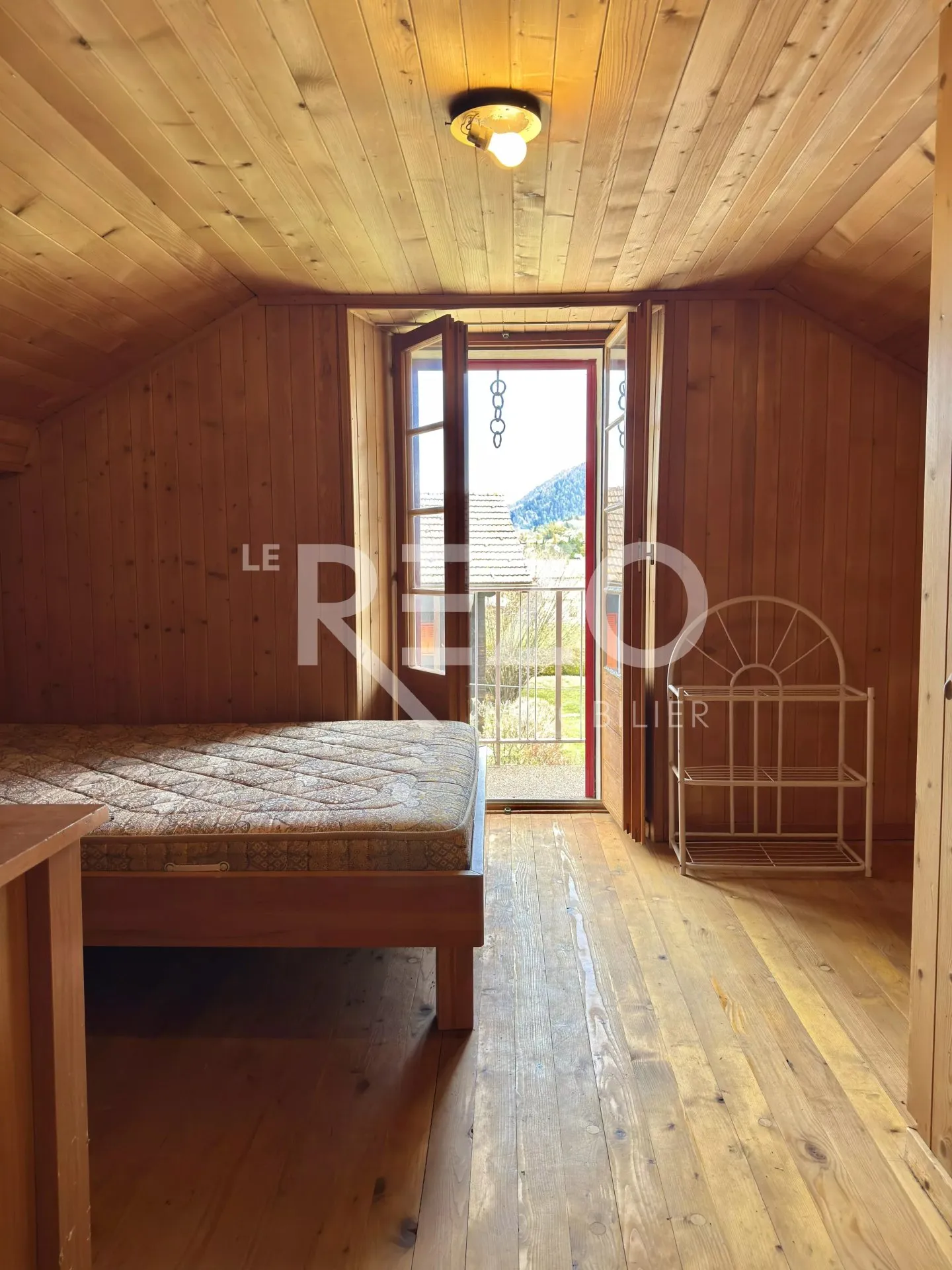 Attique 4.5 pièces avec garage et jardin, idéalement situé au coeur de Nax, Mont Noble. - Photo 10 of 13