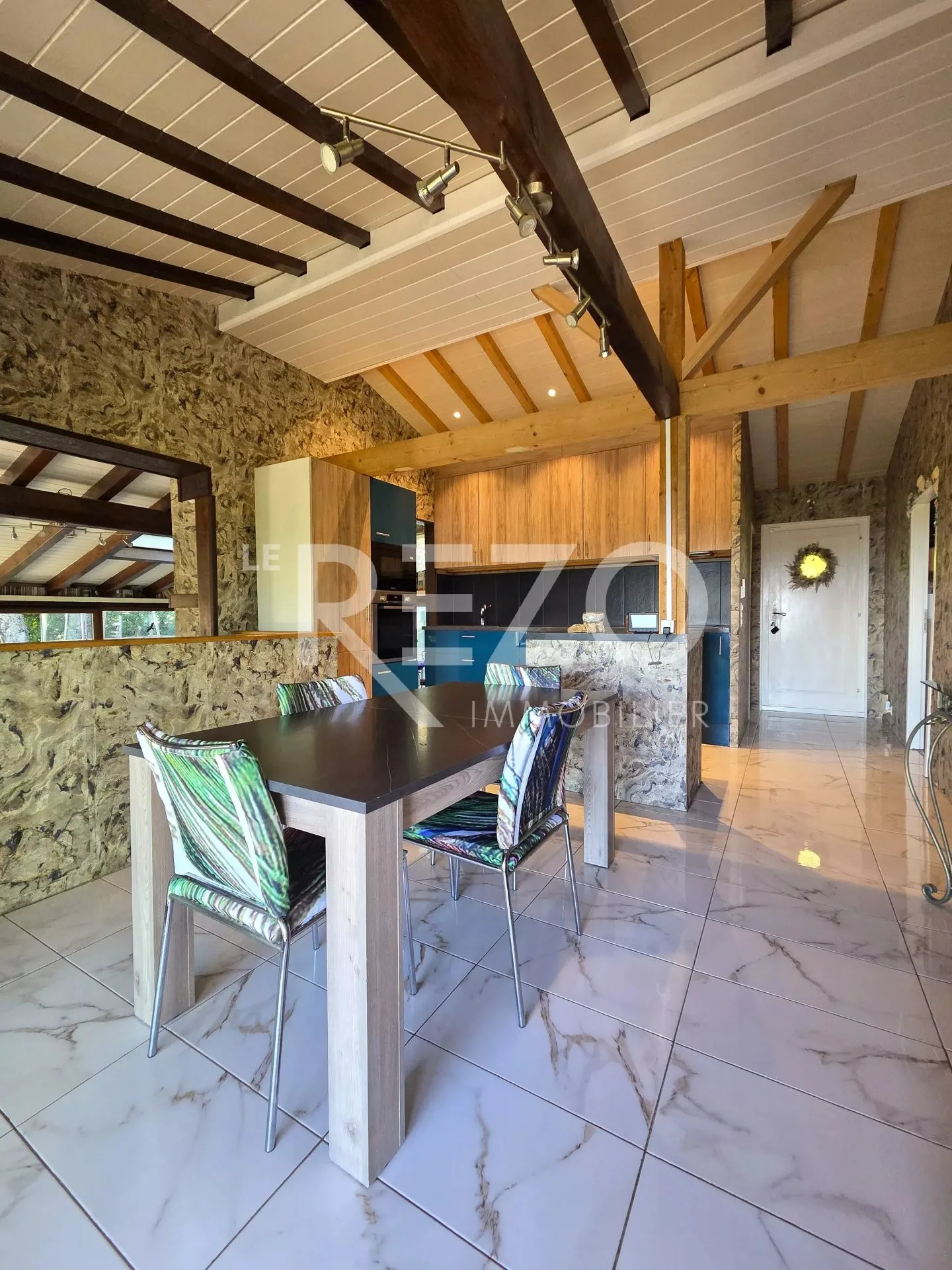 Chalet Charmant avec Vue sur le Lac - Photo 4 sur 13