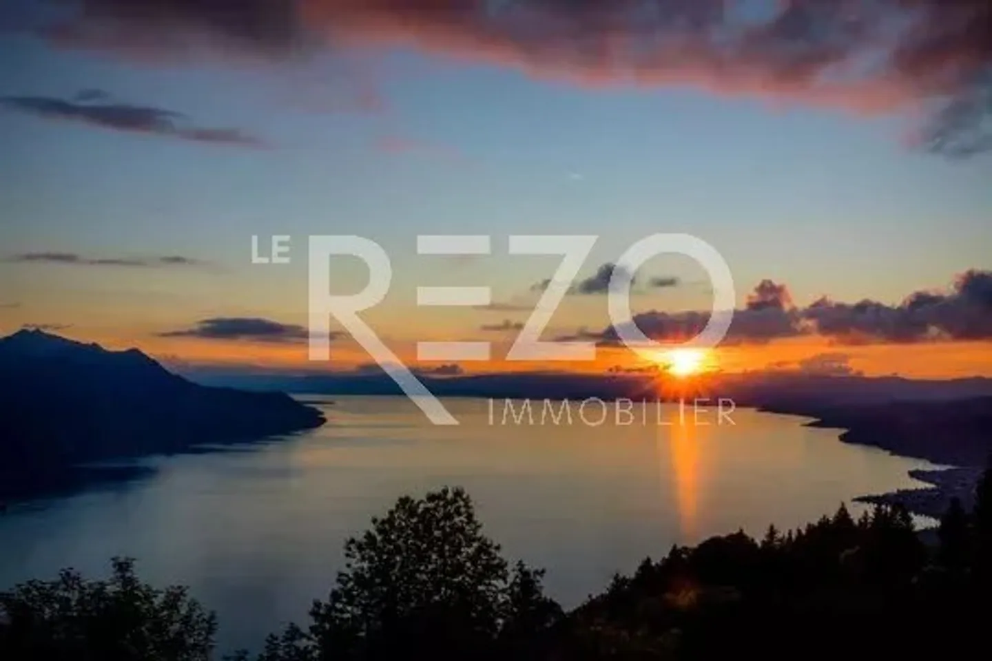Just steps from Chillon Castle – Superb 4.5 rooms with lake view - Photo 1 of 7