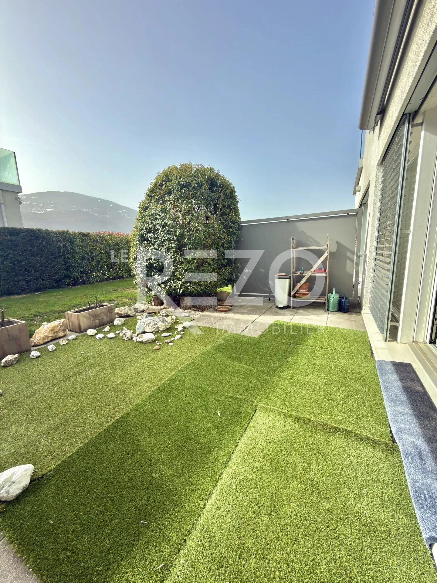 Duplex spacieux avec terrasse - Photo 2 sur 13