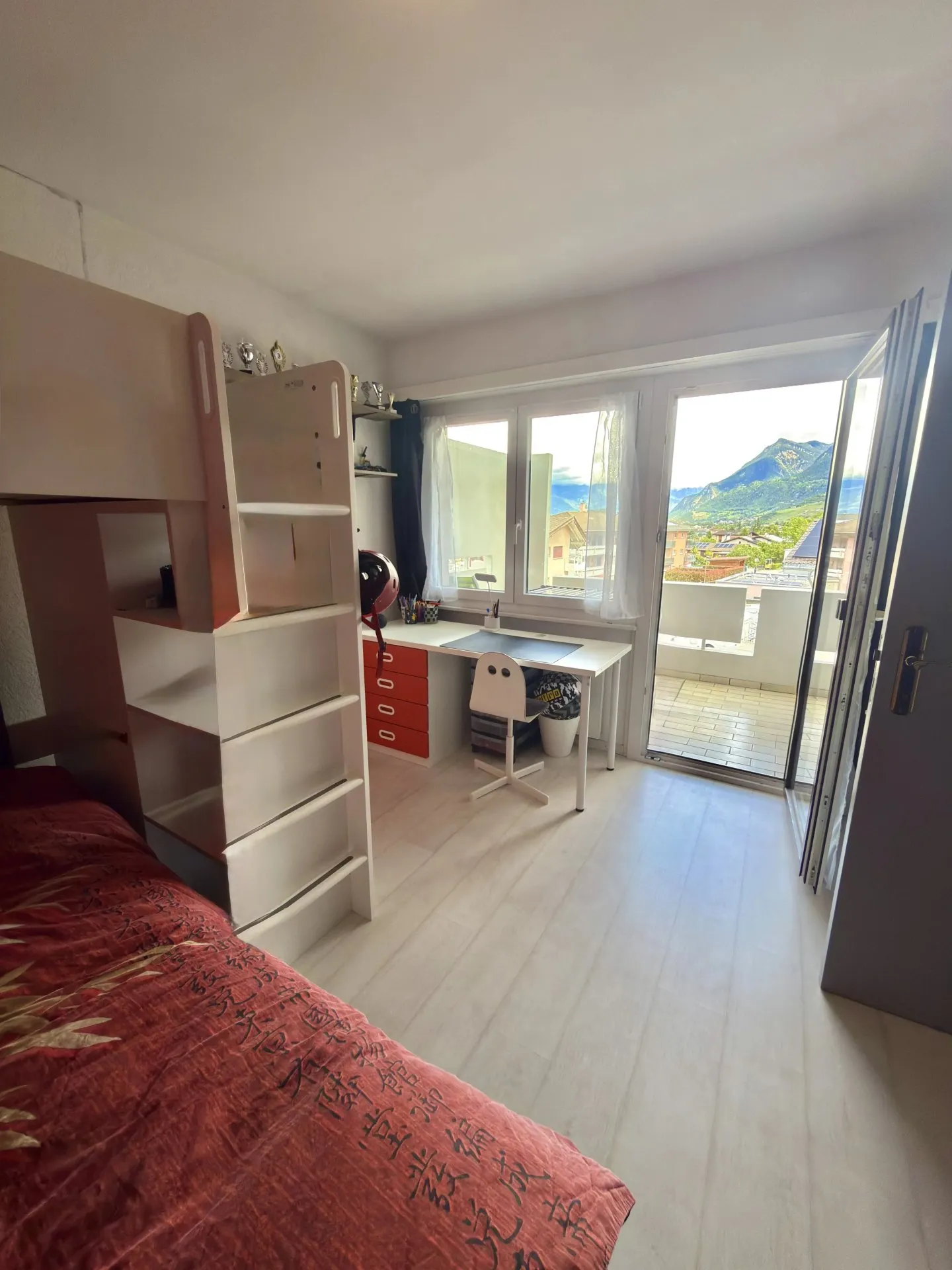 Helle 4,5-Zimmer-Wohnung mit großem nach Süden ausgerichteten Balkon - Grône. - Foto 11 von 13