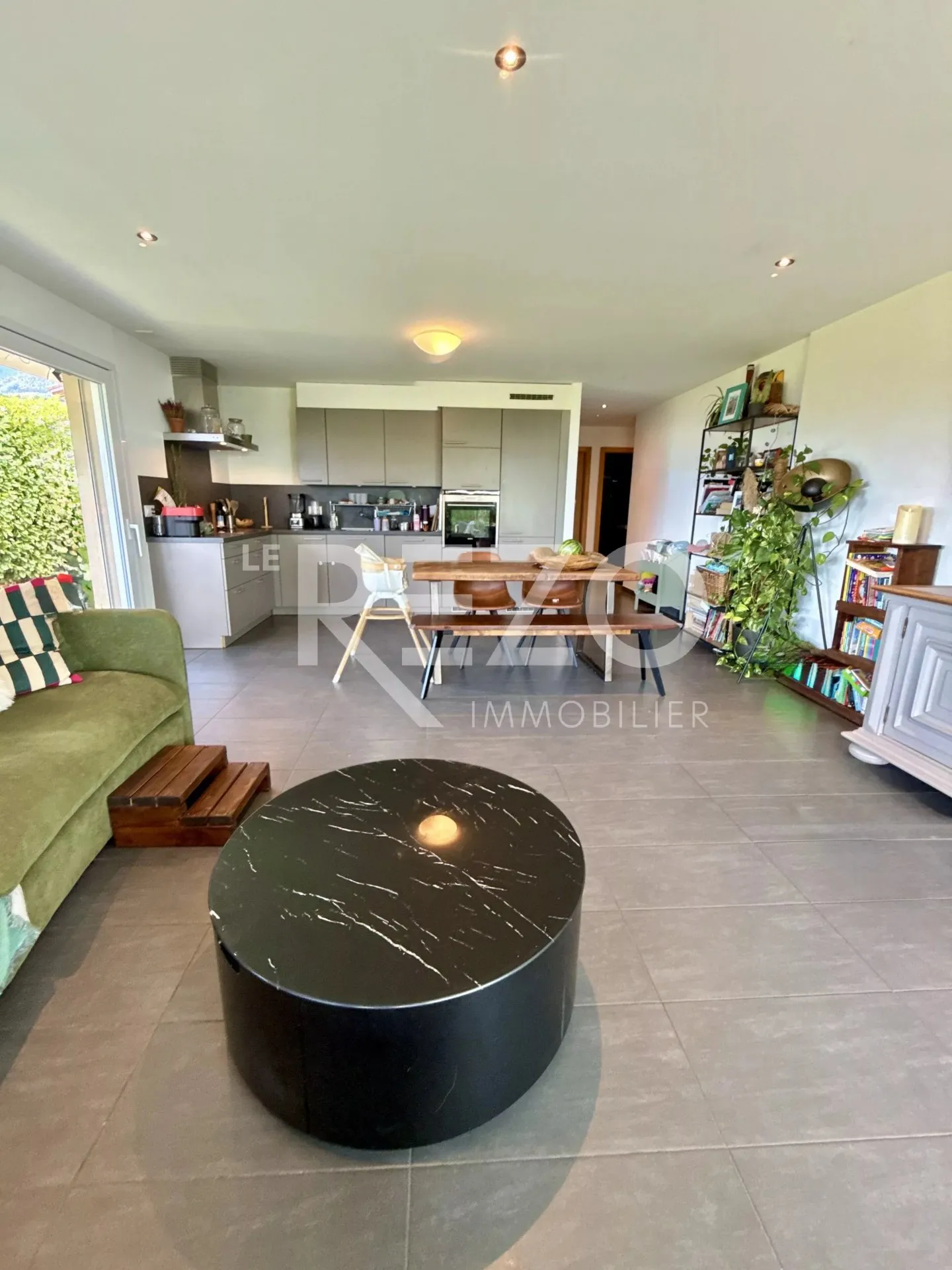 Superb 3.5-room apartment with large terrace, garden and panoramic view. SAVIÈSE, VS - Photo 4 of 13