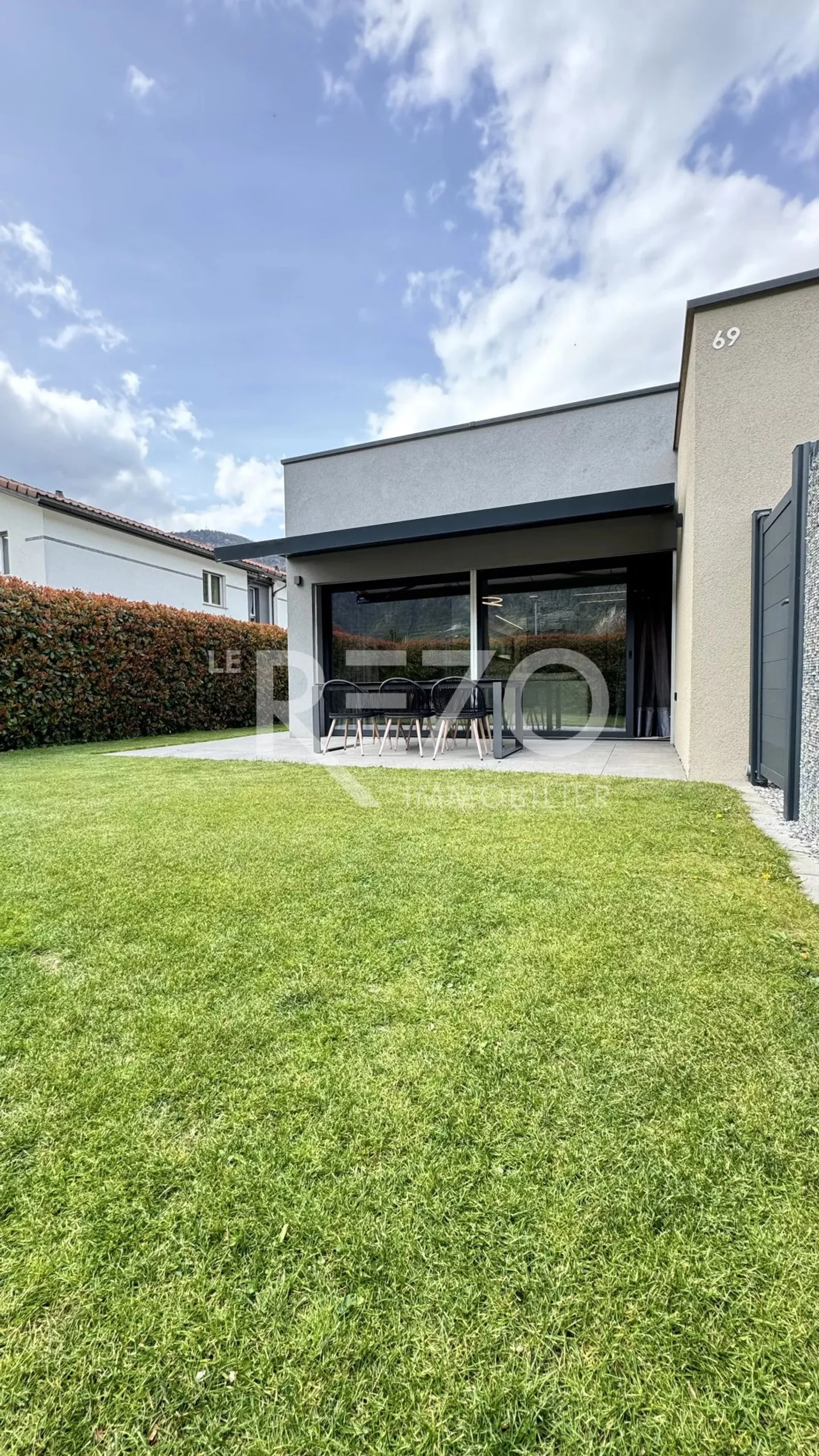 Modern 5.5-room villa with pool in Granges - Photo 13 of 13