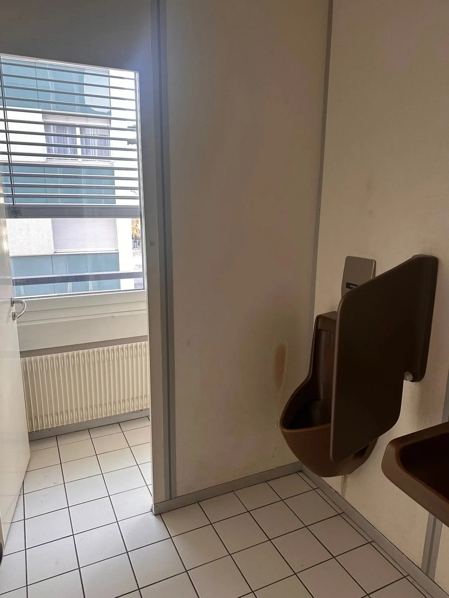 Grand bureau à louer idéalement situé au centre-ville de Sion - Photo 6 sur 10