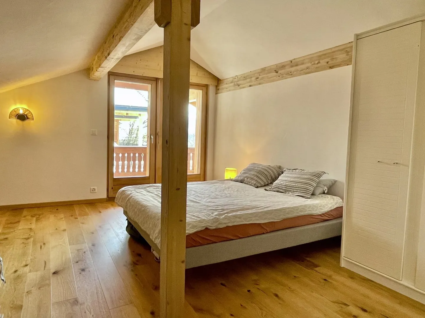 Beautiful chalet with two apartments - Photo 6 of 12