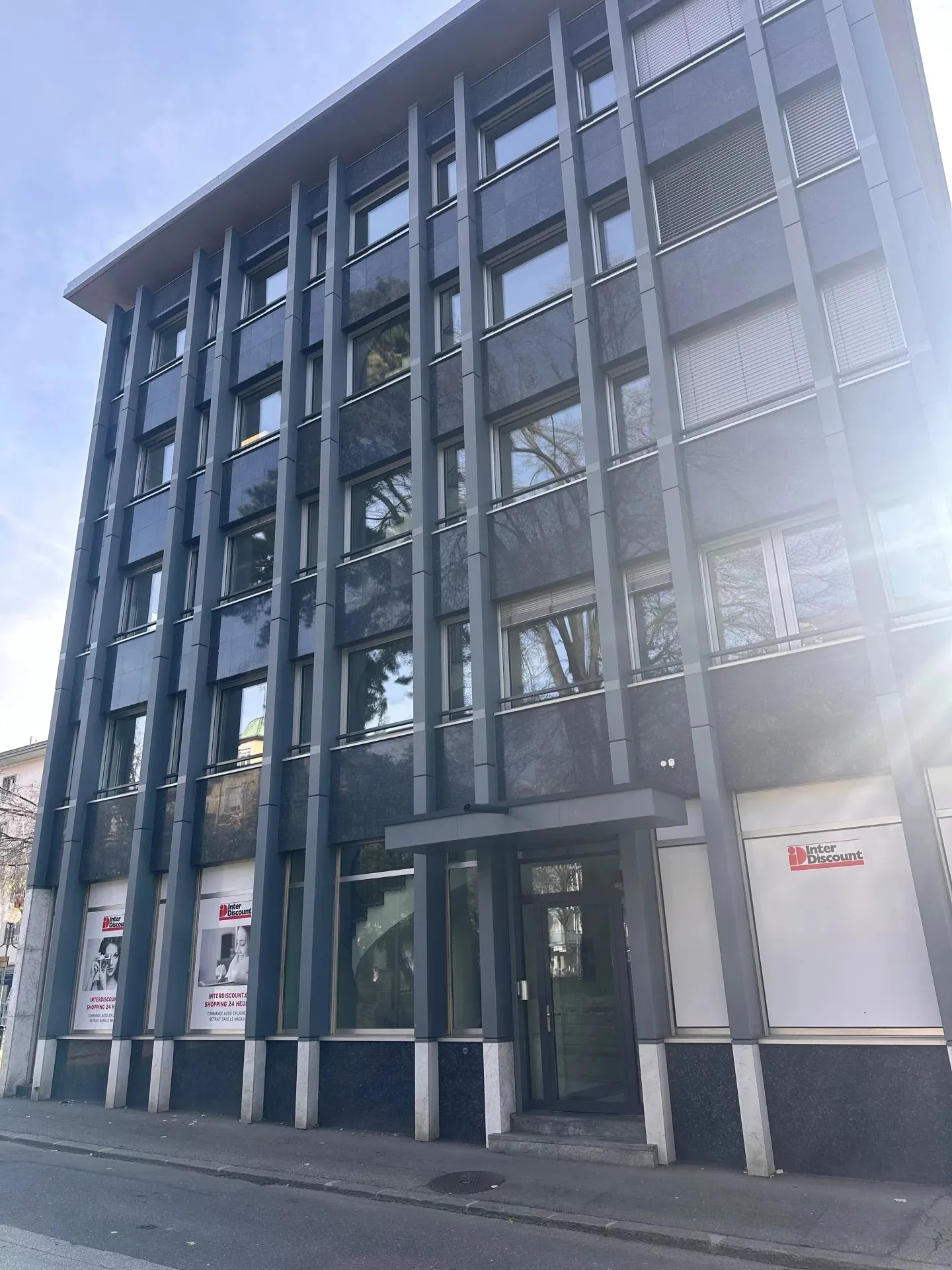 Grand bureau à louer idéalement situé au centre-ville de Sion - Photo 2 sur 10