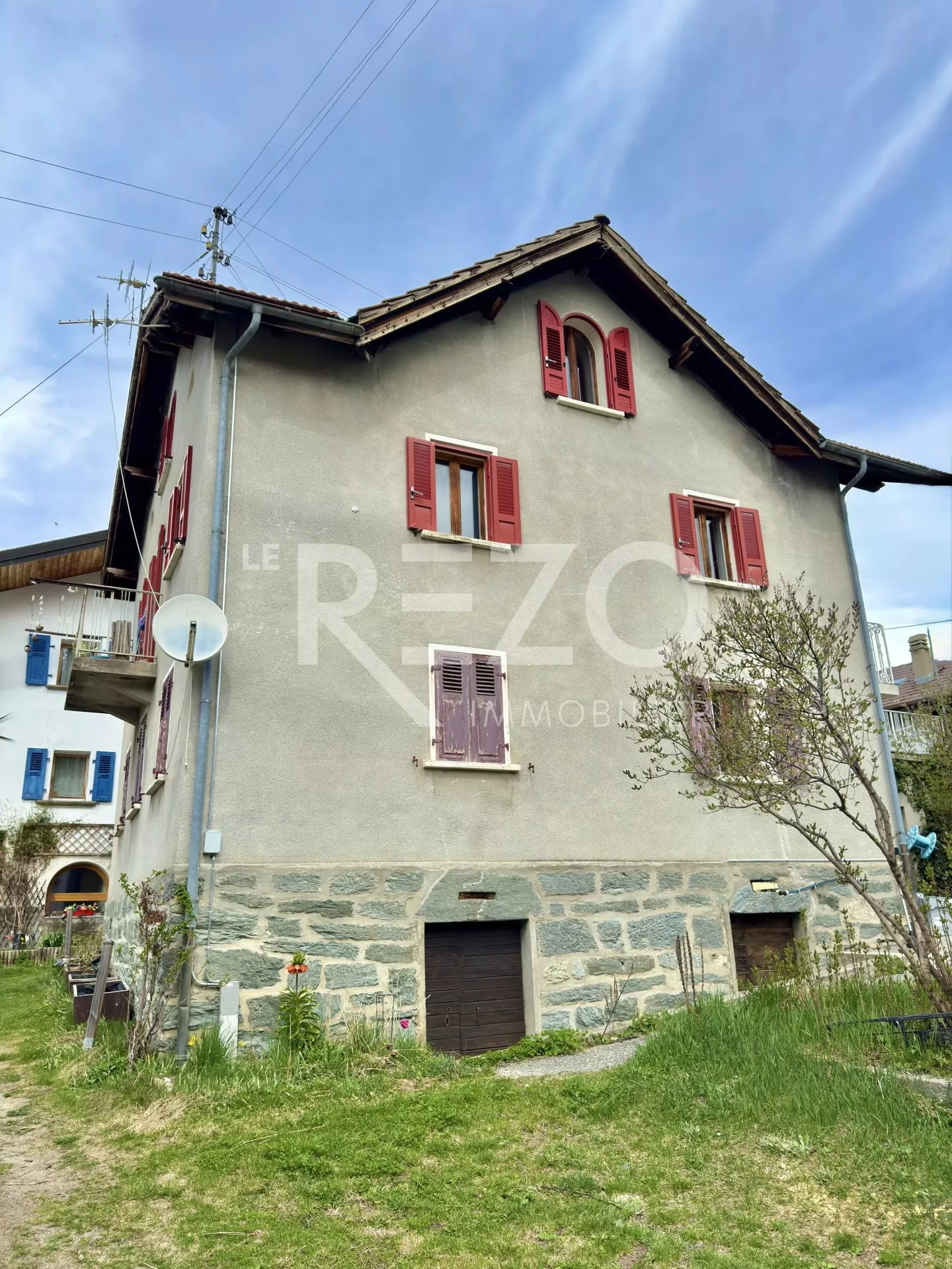 Attique 4.5 pièces avec garage et jardin, idéalement situé au coeur de Nax, Mont Noble. - Photo 2 of 13