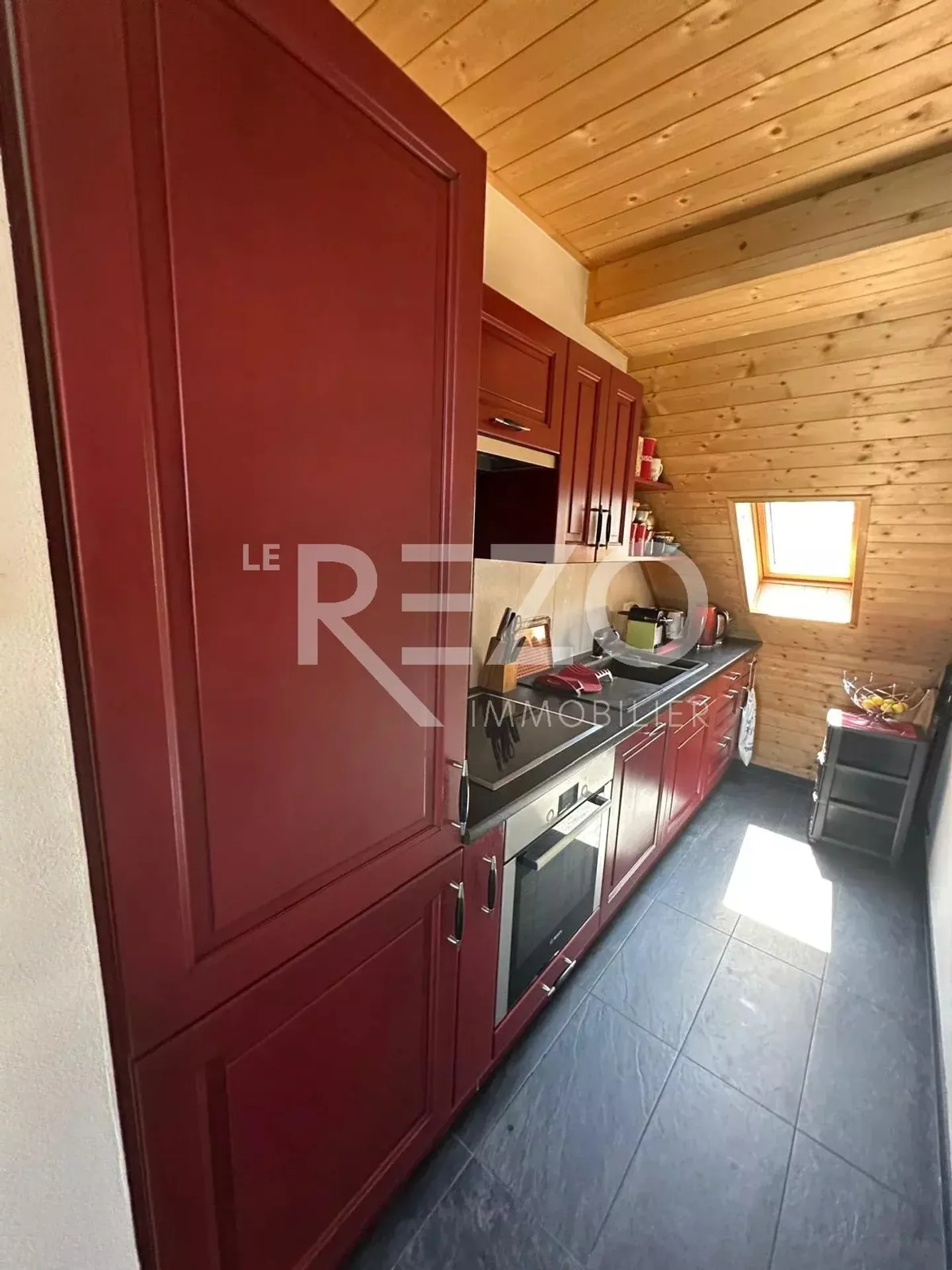 Beautiful Penthouse Apartment with Direct Access to Lake Geneva – Tastefully Renovated - Photo 7 of 11