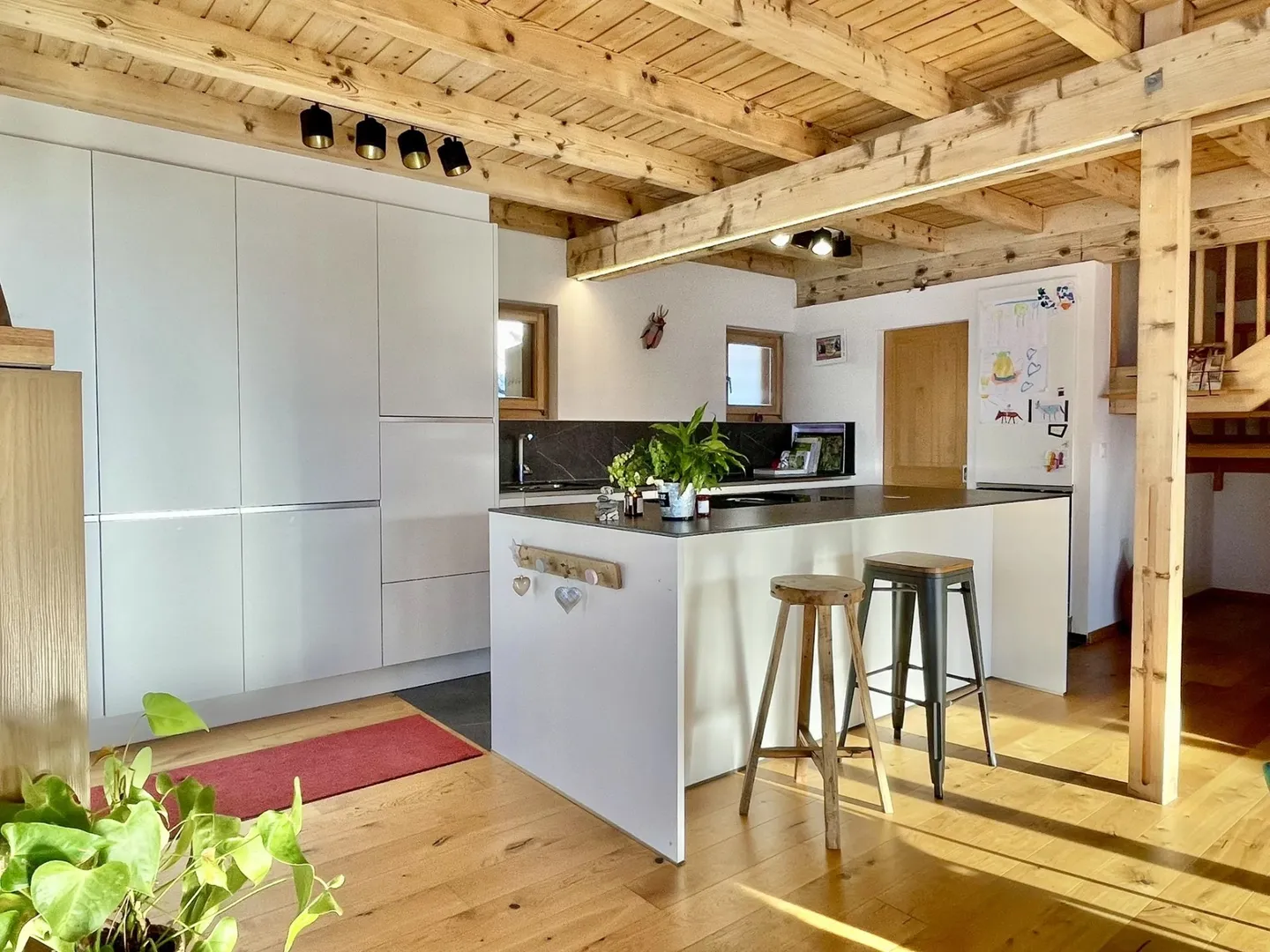 Beautiful chalet with two apartments - Photo 3 of 12