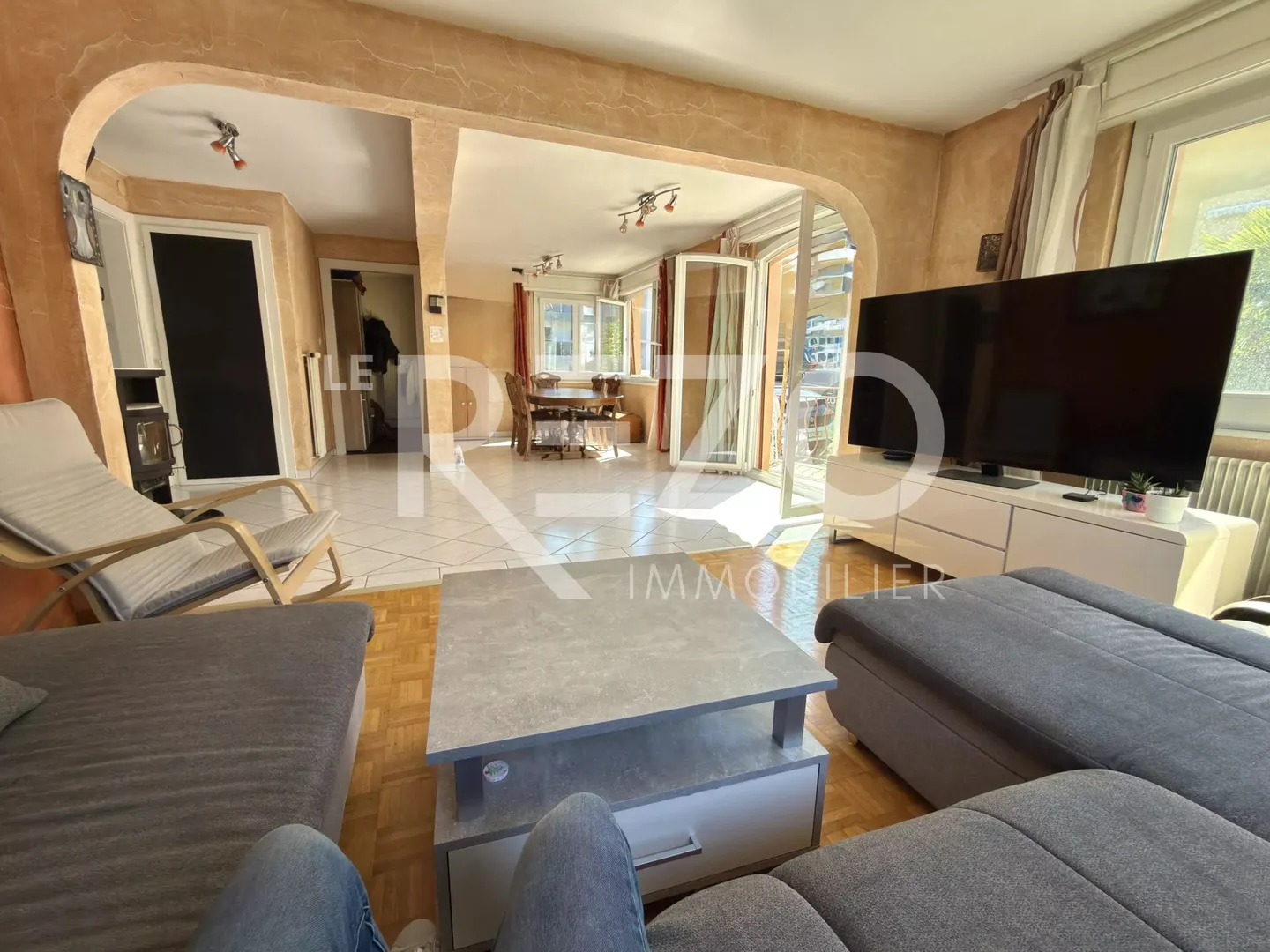 Bequemes Familienhaus auf großem Grundstück von 780m2. Réchy. - Foto 4 von 13