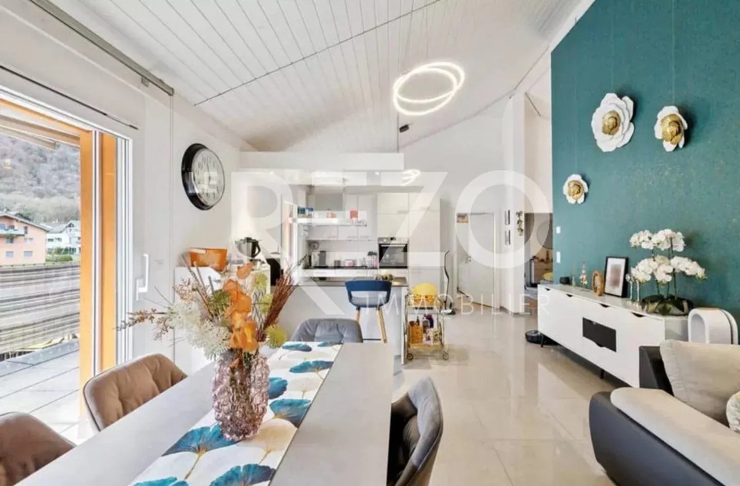 Renovated penthouse 4 rooms – Large corner terrace, mezzanine - Photo 2 of 8