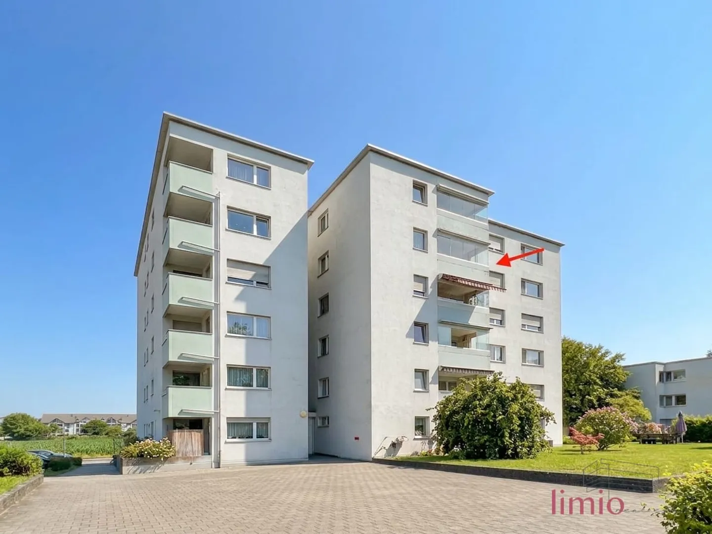 Bright, renovated 4.5-room apartment with SW balcony in Frauenfeld for rent - Photo 2 of 12