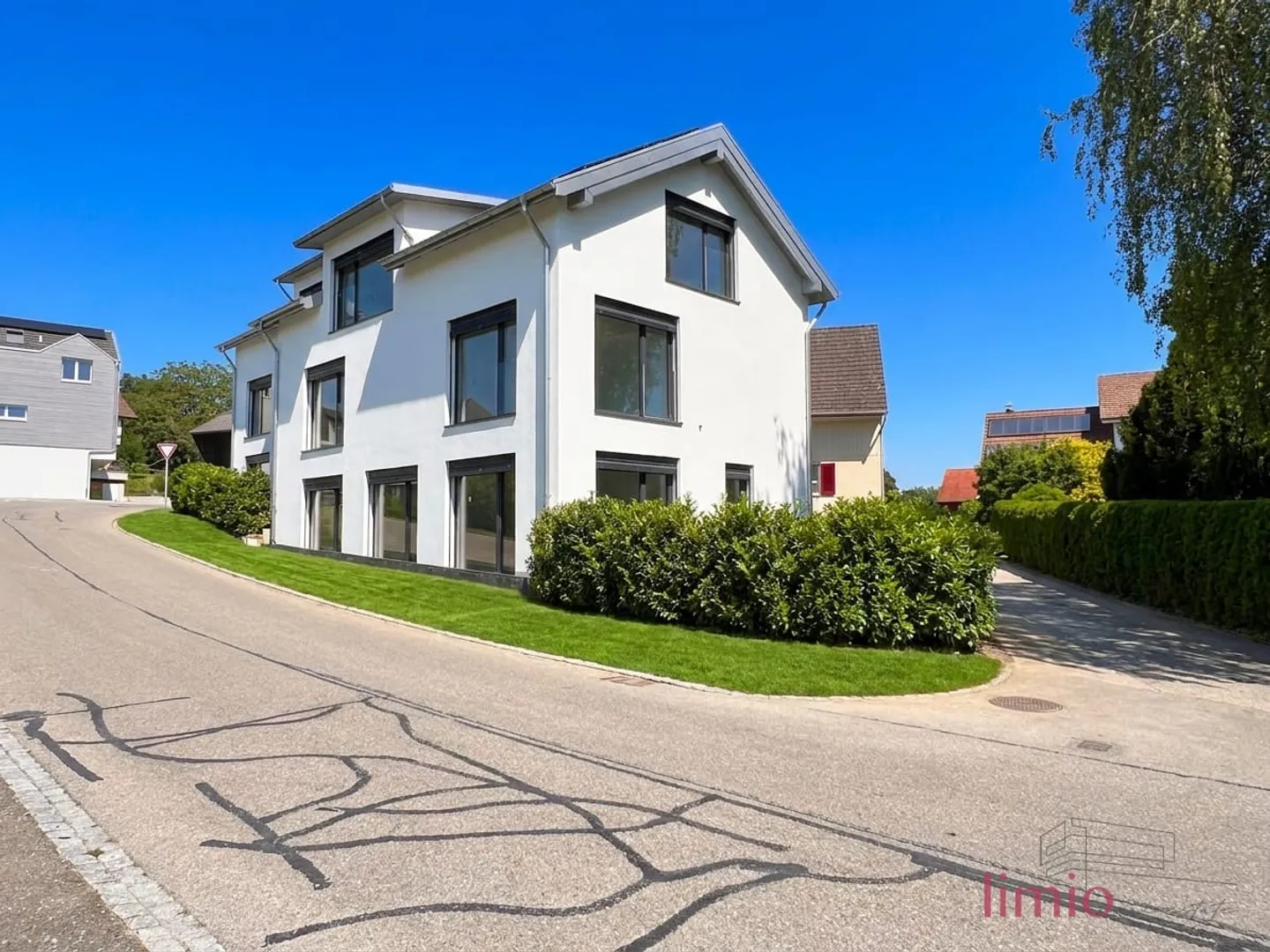Modernes Doppelhaus mit Smart-Features - Foto 1 von 10
