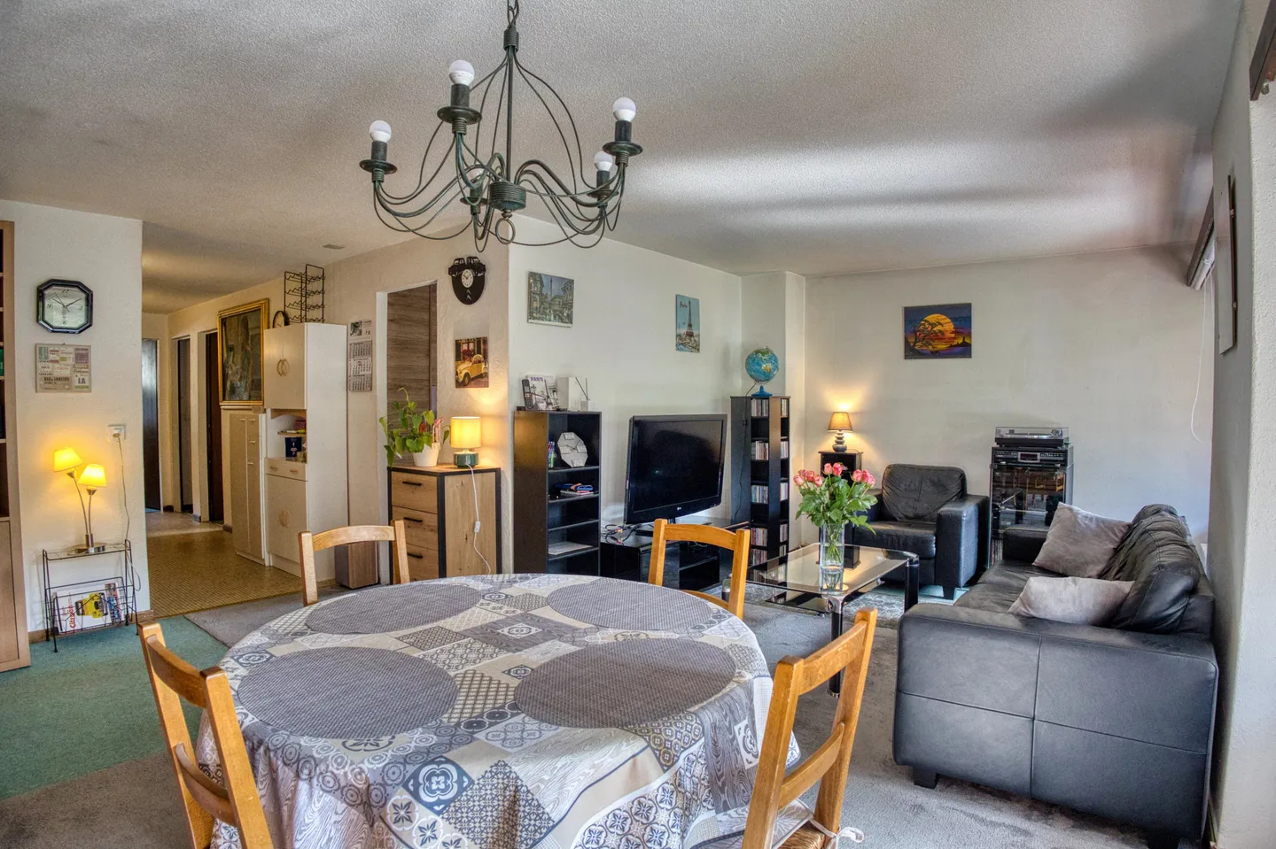 Appartamento soleggiato di 4,5 locali vicino ai servizi locali - Foto 2 di 13