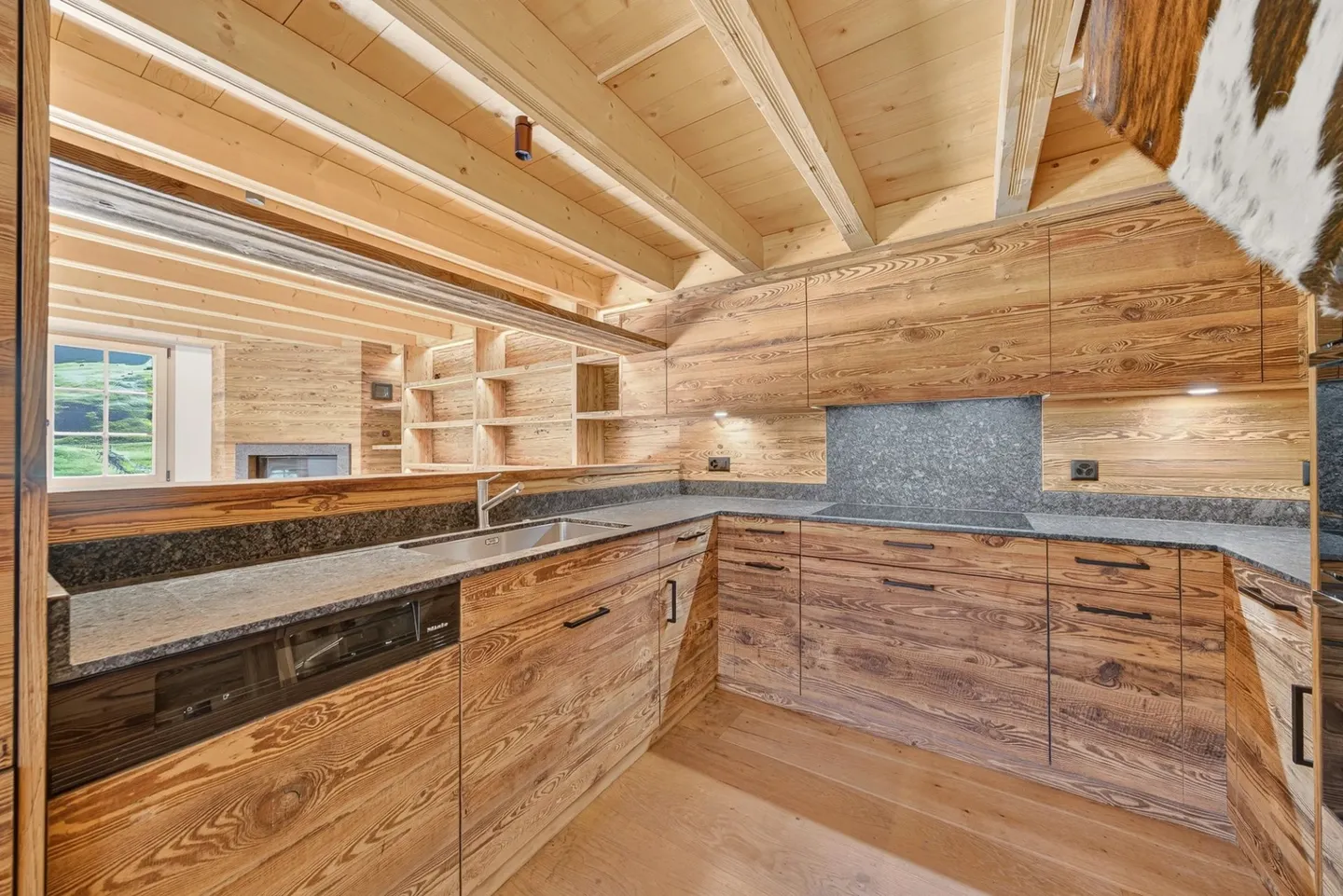 Luxury Duplex with Alpine Views - Photo 4 of 13