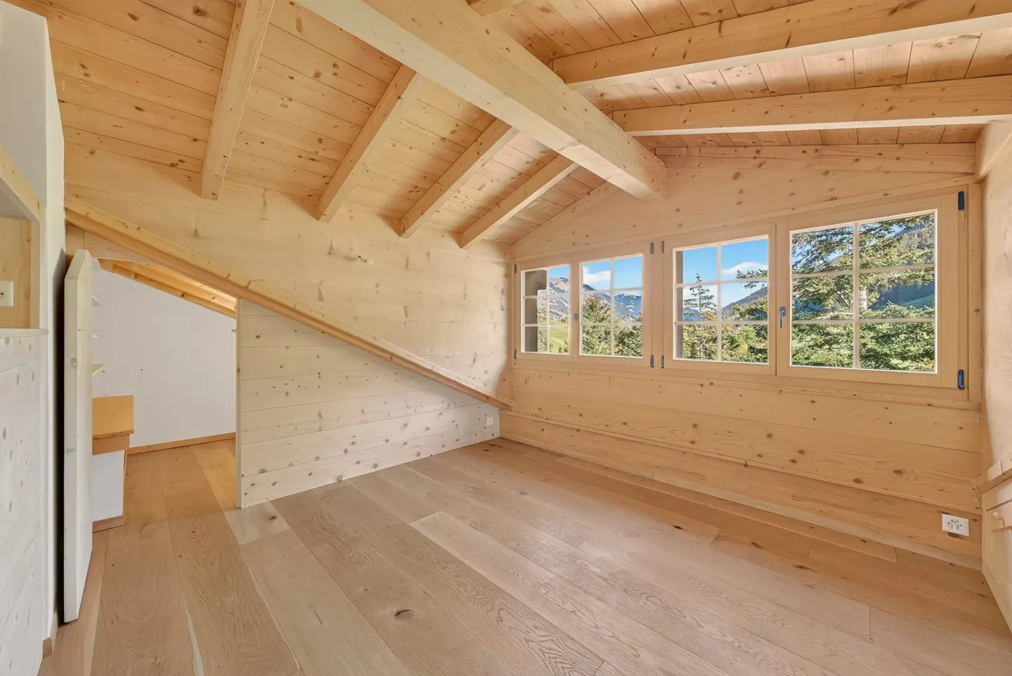Luxury Duplex with Alpine Views - Photo 8 of 13