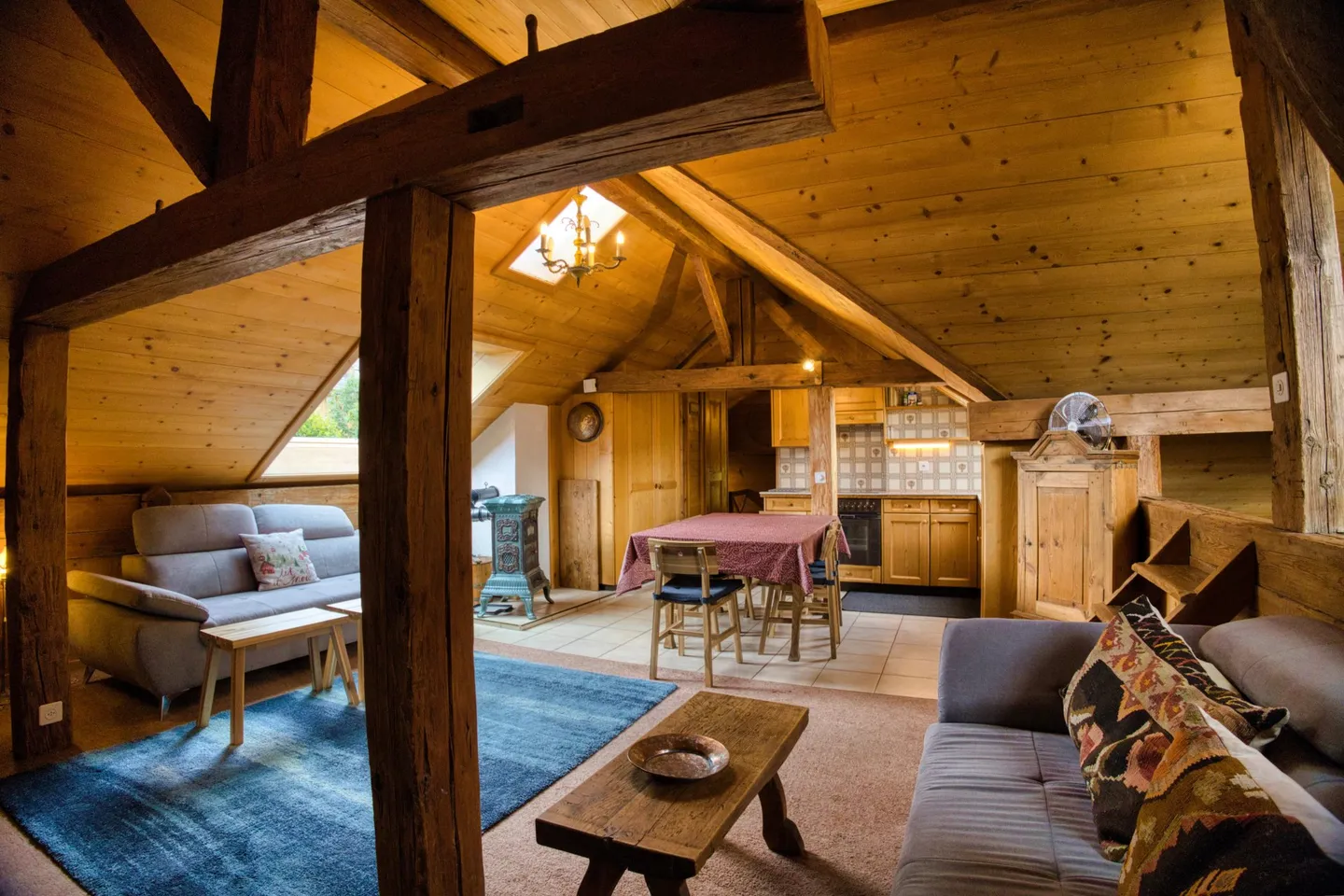 Un accogliente appartamento di 3 stanze sotto i tetti nel cuore di Château-d'Oex - Foto 3 di 13