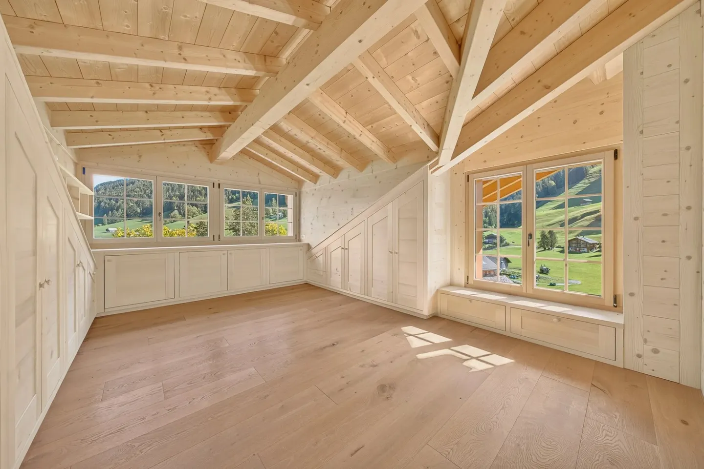 Luxury Duplex with Alpine Views - Photo 6 of 13
