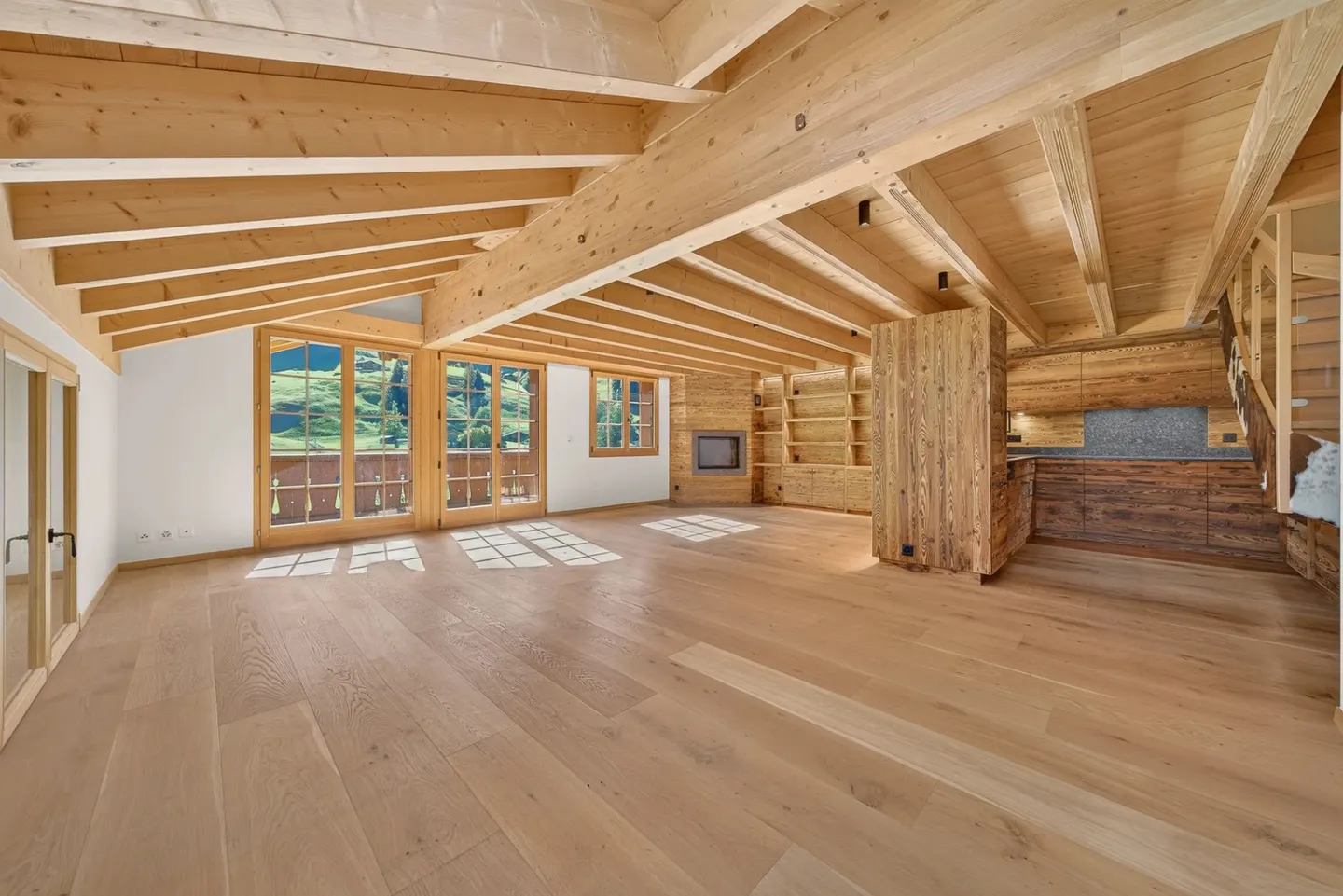 Luxury Duplex with Alpine Views - Photo 3 of 13