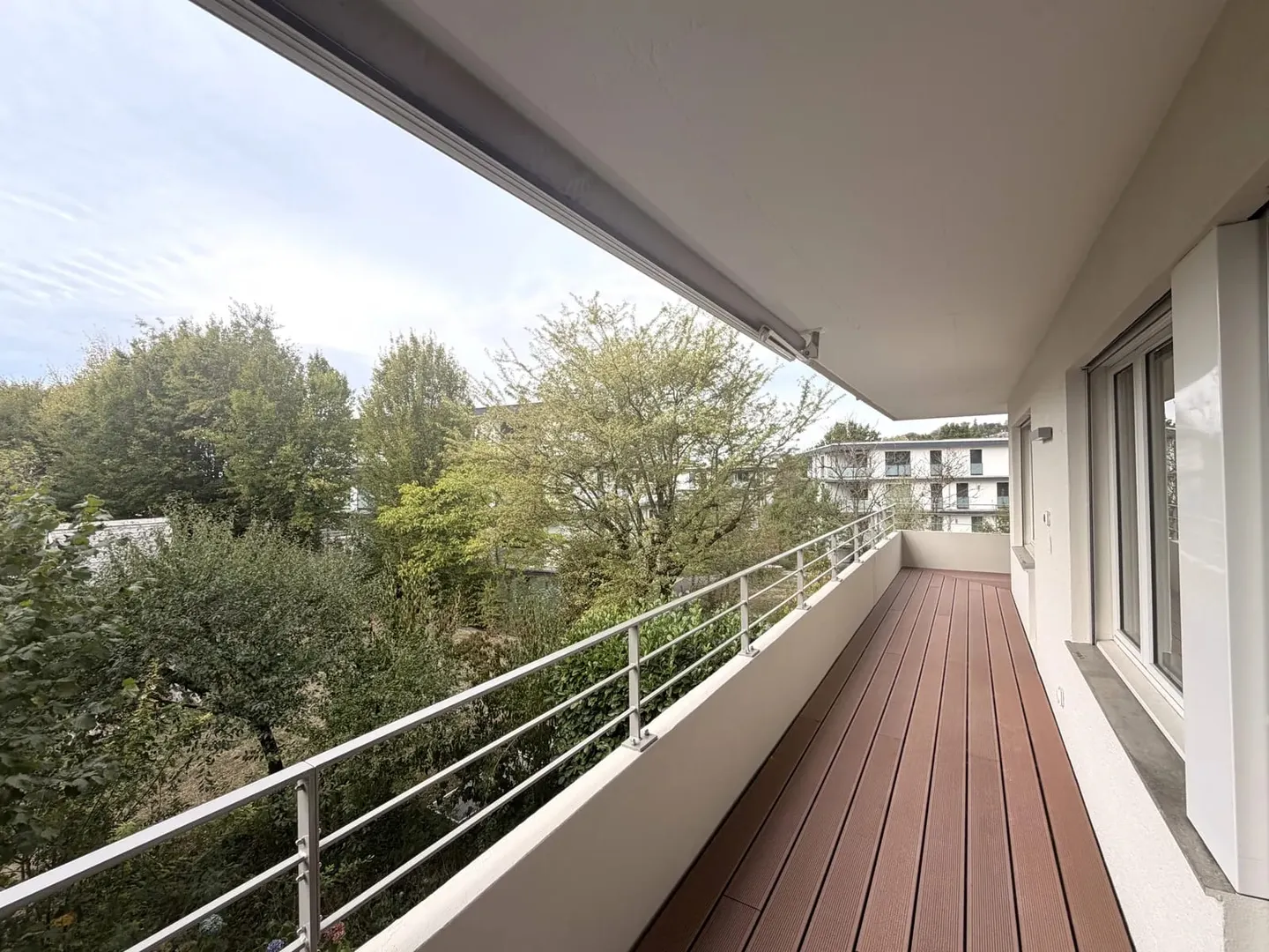 Première occupation : appartement rénové de 6 pièces avec balcon d'angle à Widen à vendre - Photo 3 sur 9