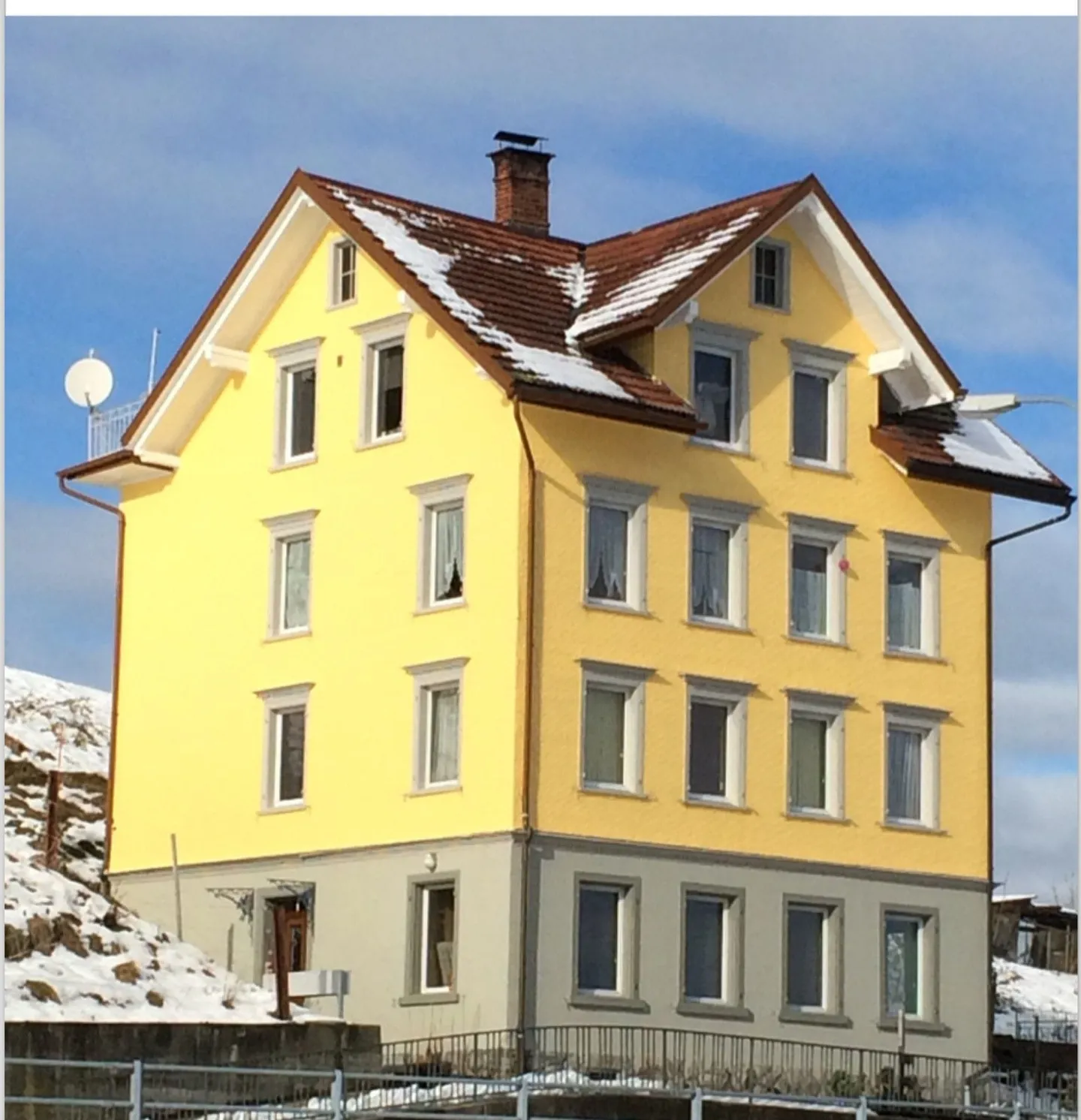 Bright 2.5-room apartment for rent in Walzenhausen - Photo 1 of 11