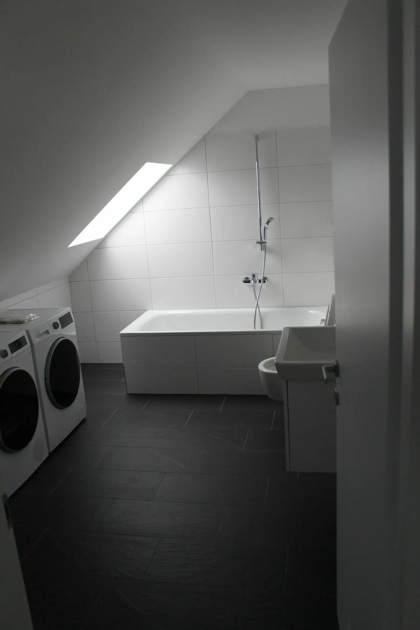 2.5-room attic apartment, renovated 2022, for rent in Herisau - Photo 7 of 8