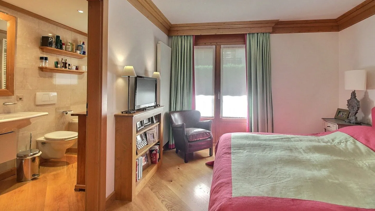 Crans-Montana. Tsarbouye. Luxueux 4.5 pièces avec jardin privatif et vue - Photo 9 sur 13