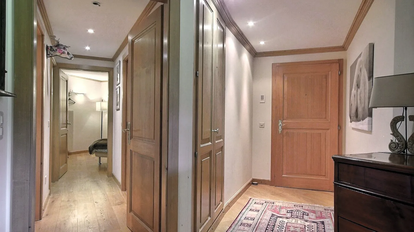 Crans-Montana. Tsarbouye. Luxueux 4.5 pièces avec jardin privatif et vue - Photo 2 sur 13