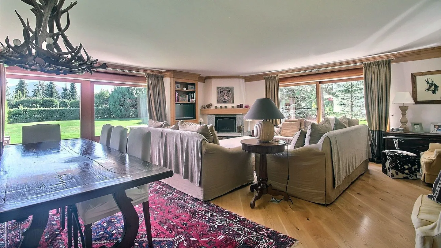 Crans-Montana. Tsarbouye. Luxueux 4.5 pièces avec jardin privatif et vue - Photo 3 sur 13