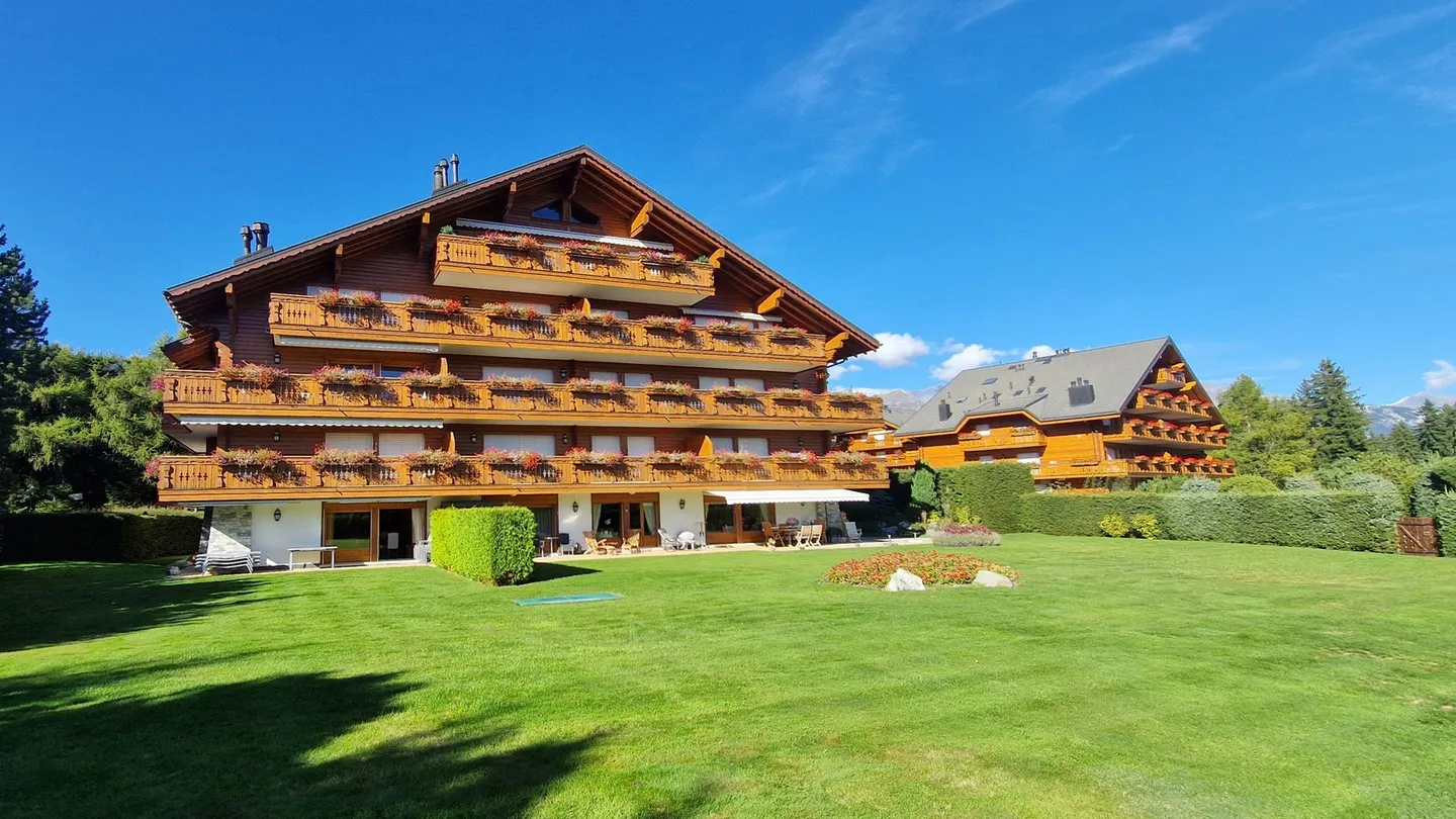 Crans-Montana. Tsarbouye. Luxueux 4.5 pièces avec jardin privatif et vue - Photo 1 sur 13