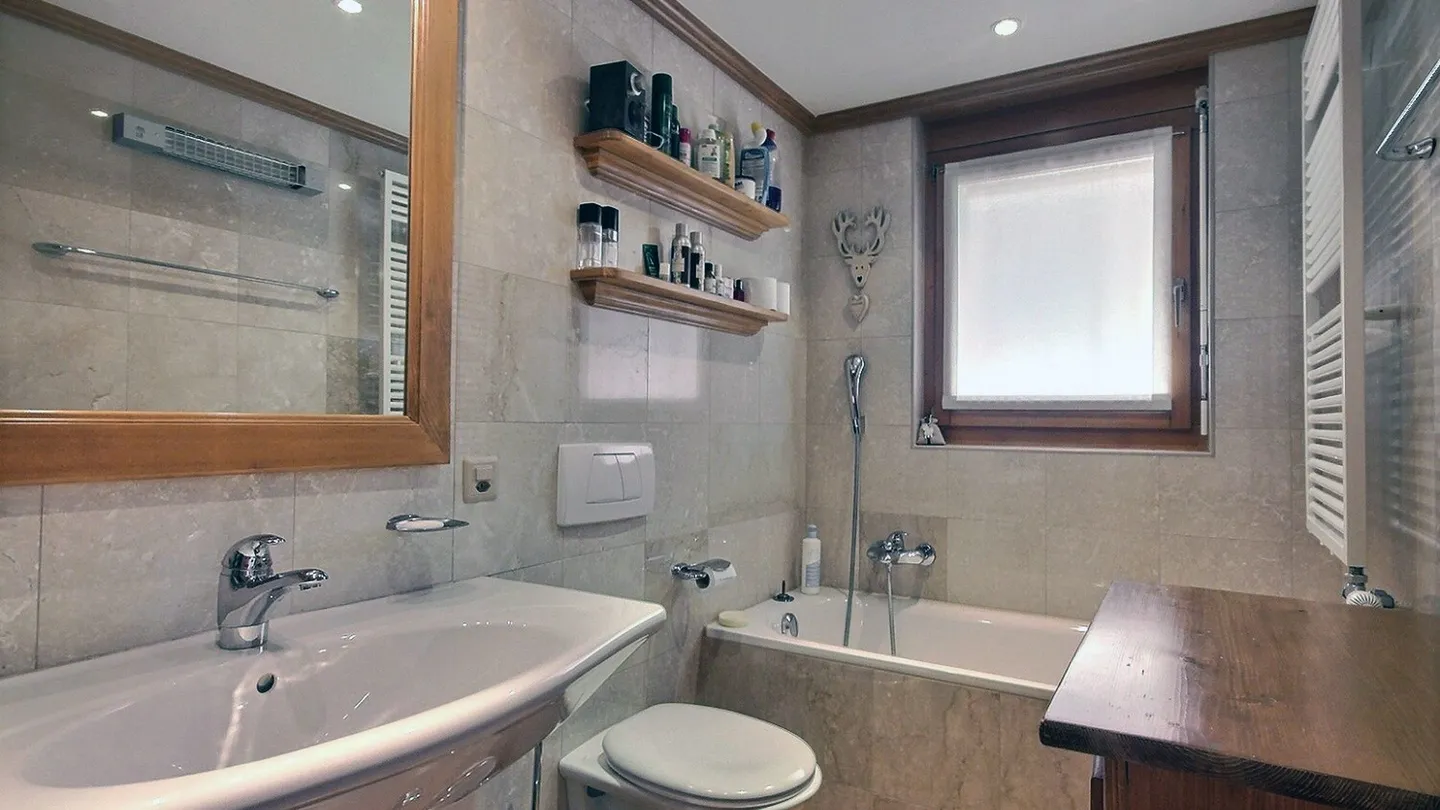 Crans-Montana. Tsarbouye. Luxueux 4.5 pièces avec jardin privatif et vue - Photo 11 sur 13