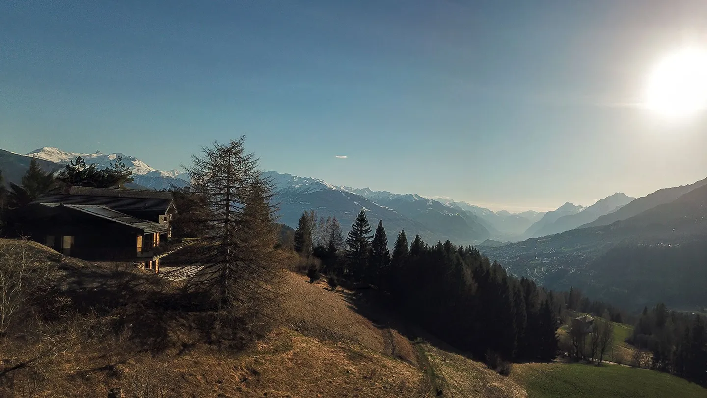 Crans-Montana. Nuova casa unifamiliare di 5,5 locali dallo stile decisamente contemporaneo - Foto 1 di 13