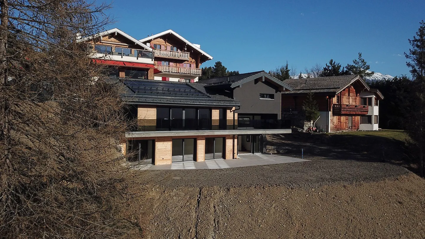 Crans-Montana. Nuova casa unifamiliare di 5,5 locali dallo stile decisamente contemporaneo - Foto 3 di 13